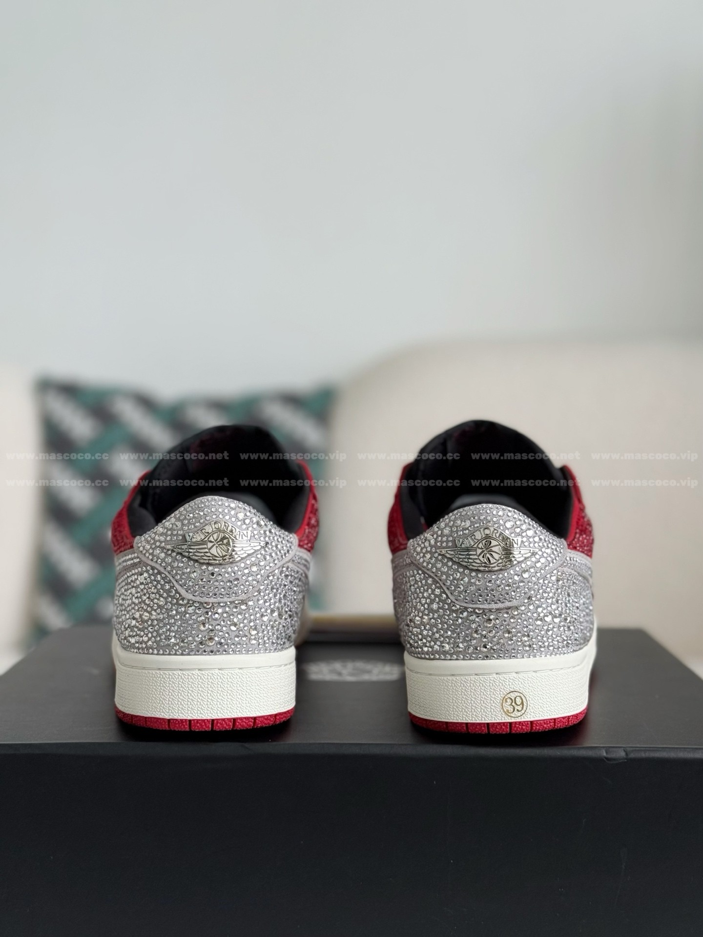 「#4756」Jordan 1 Hand-Set Rhinestones Low Sneakers - Image 3