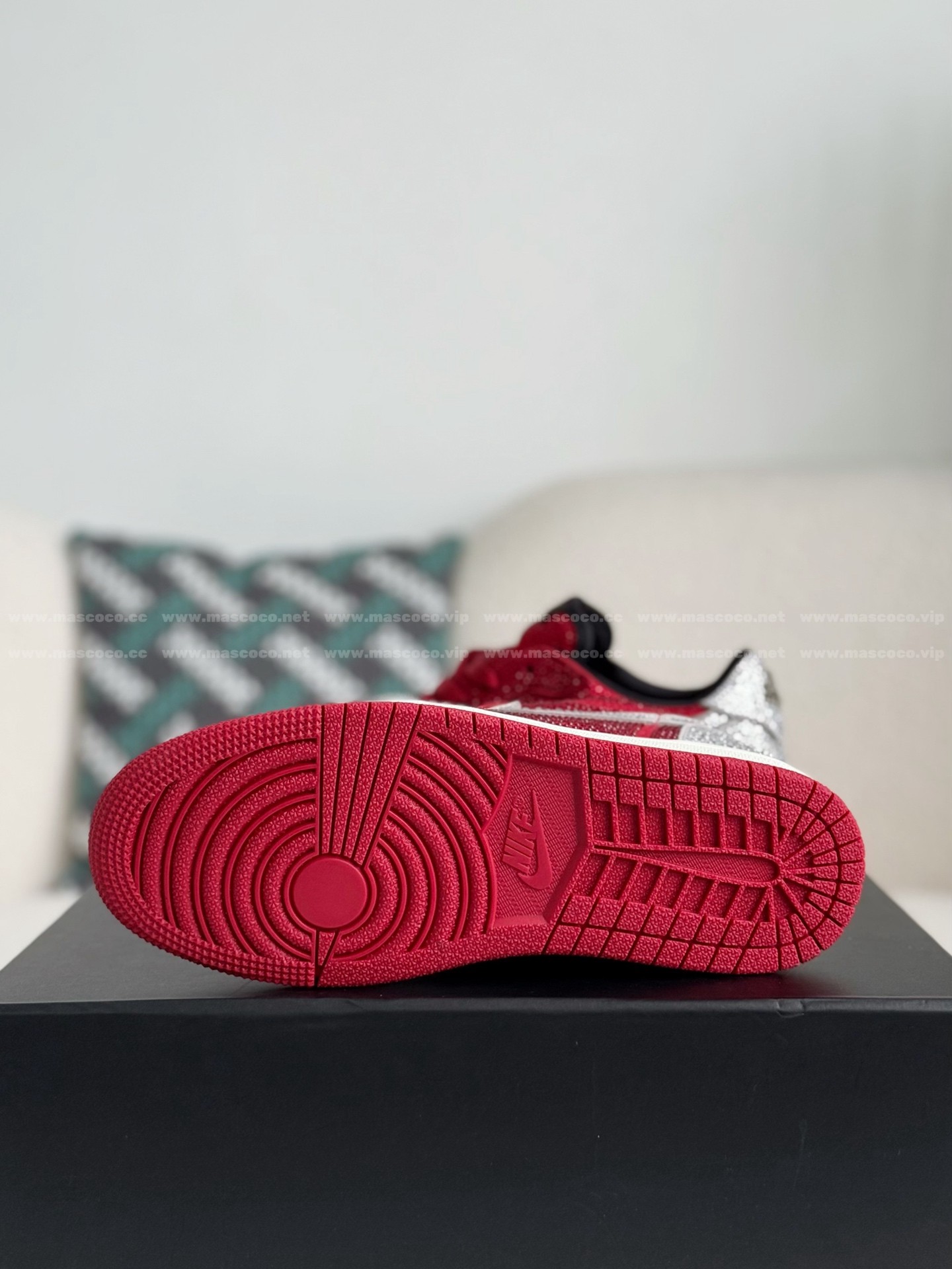 「#4756」Jordan 1 Hand-Set Rhinestones Low Sneakers - Image 5