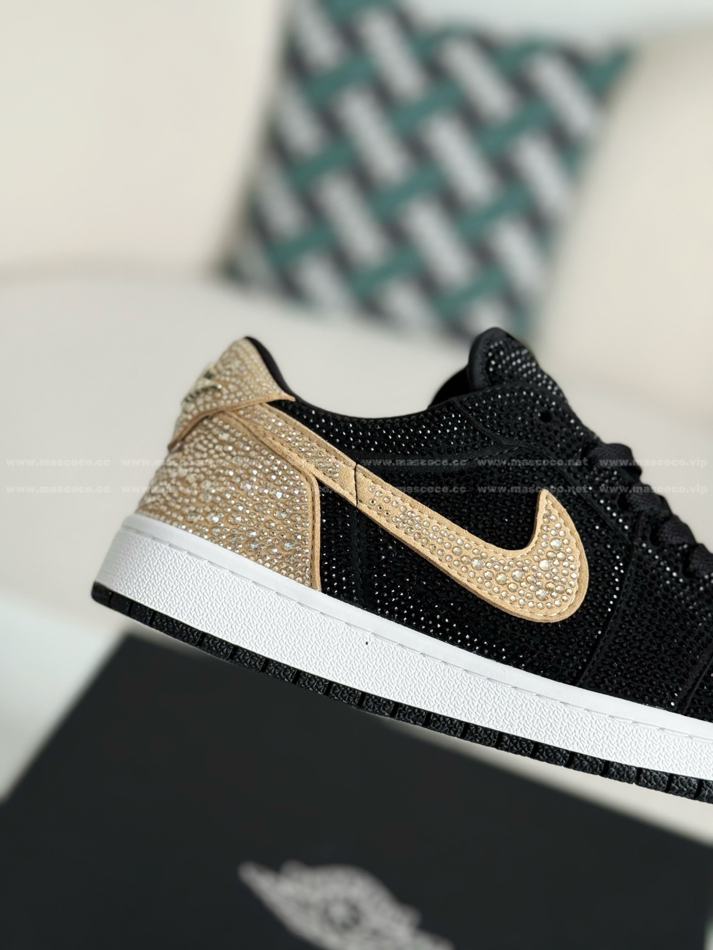 「#4757」Jordan 1 Hand-Set Rhinestones Low Sneakers - Image 7