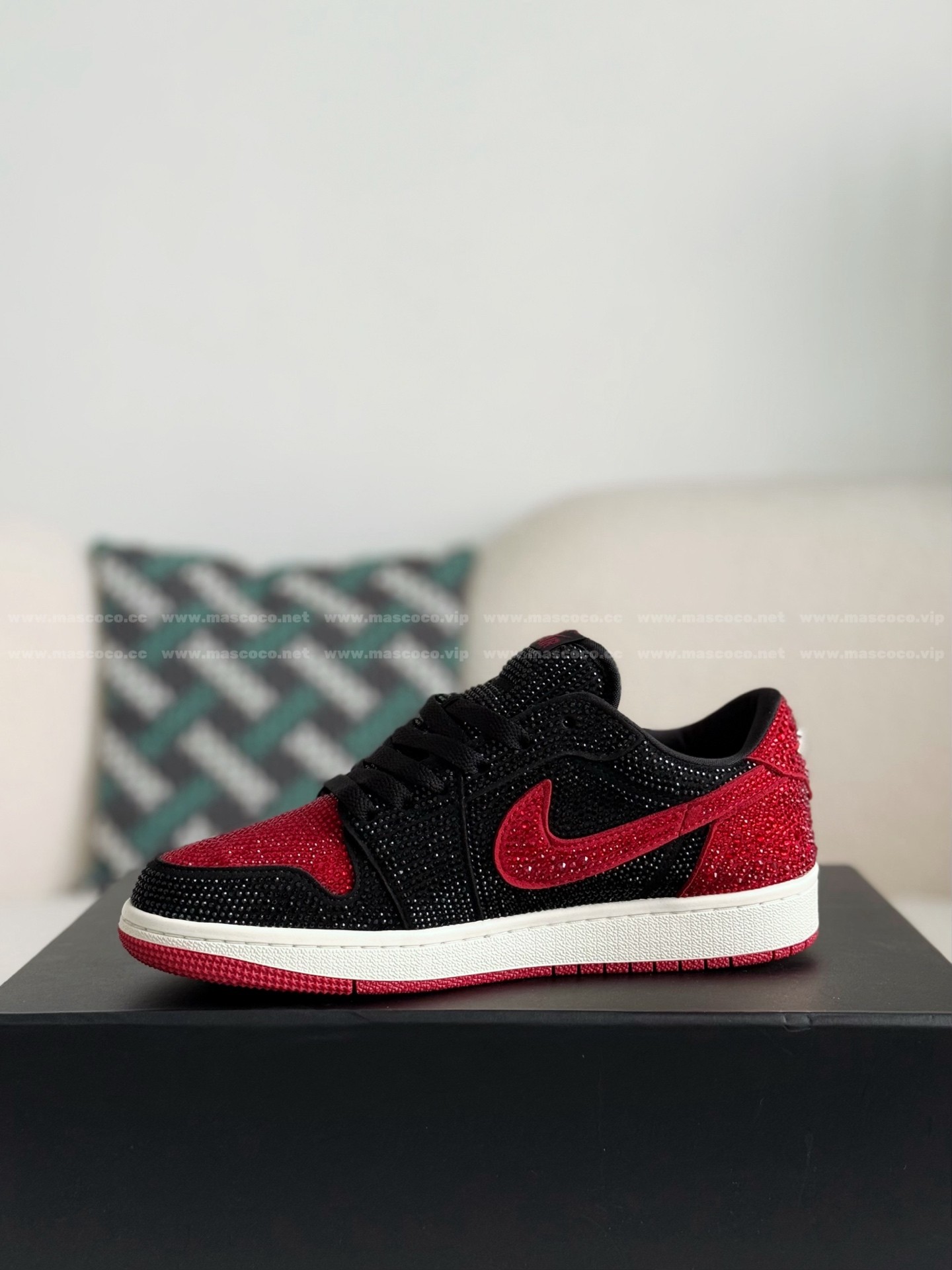 「#4758」Jordan 1 Hand-Set Rhinestones Low Sneakers - Image 4