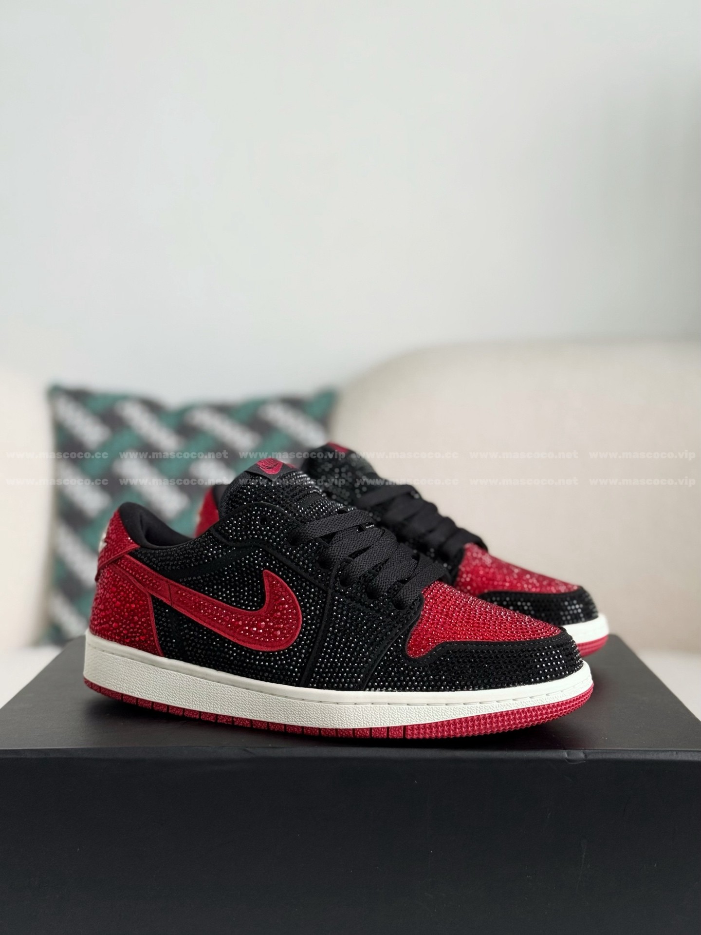 「#4758」Jordan 1 Hand-Set Rhinestones Low Sneakers - Image 2