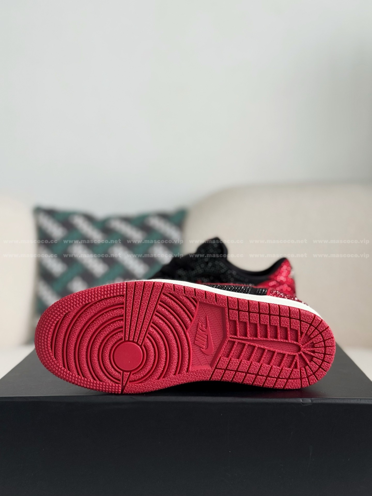 「#4758」Jordan 1 Hand-Set Rhinestones Low Sneakers - Image 5