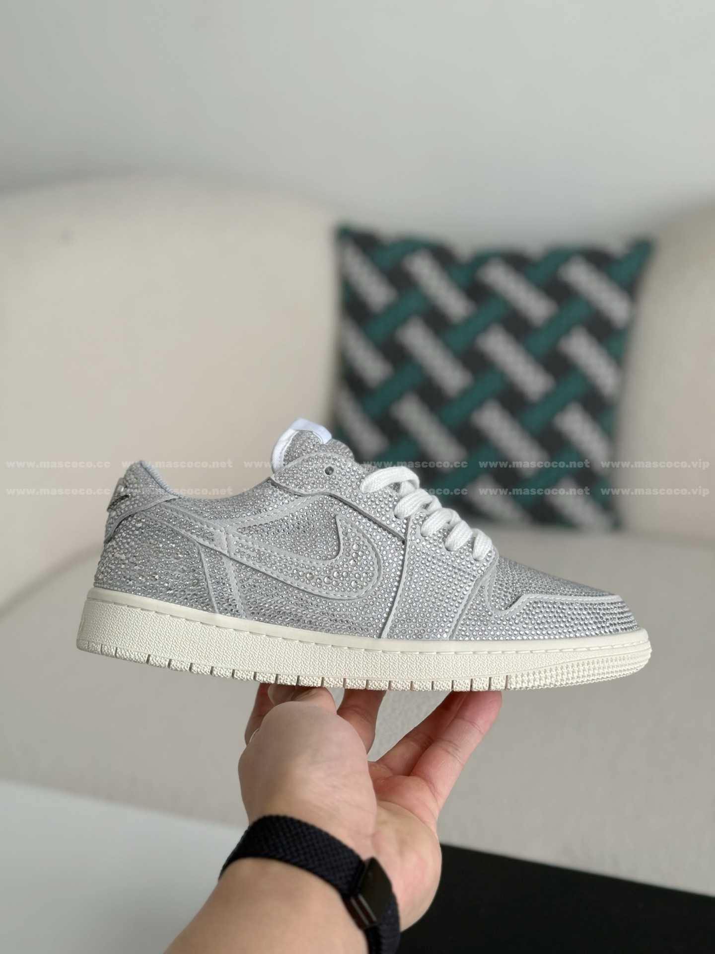 「#4759」Jordan 1 Hand-Set Rhinestones Low Sneakers - Image 6