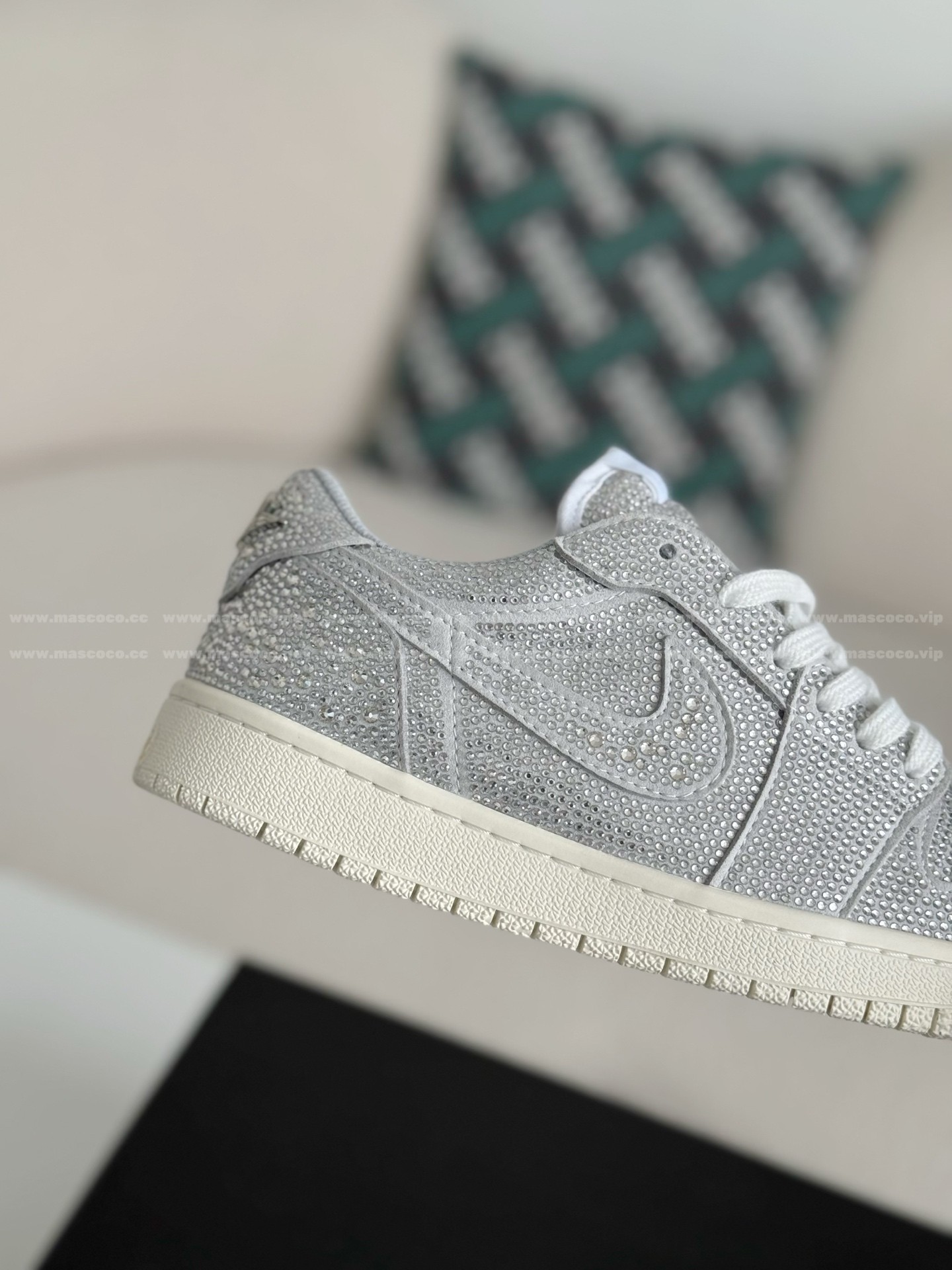 「#4759」Jordan 1 Hand-Set Rhinestones Low Sneakers - Image 7