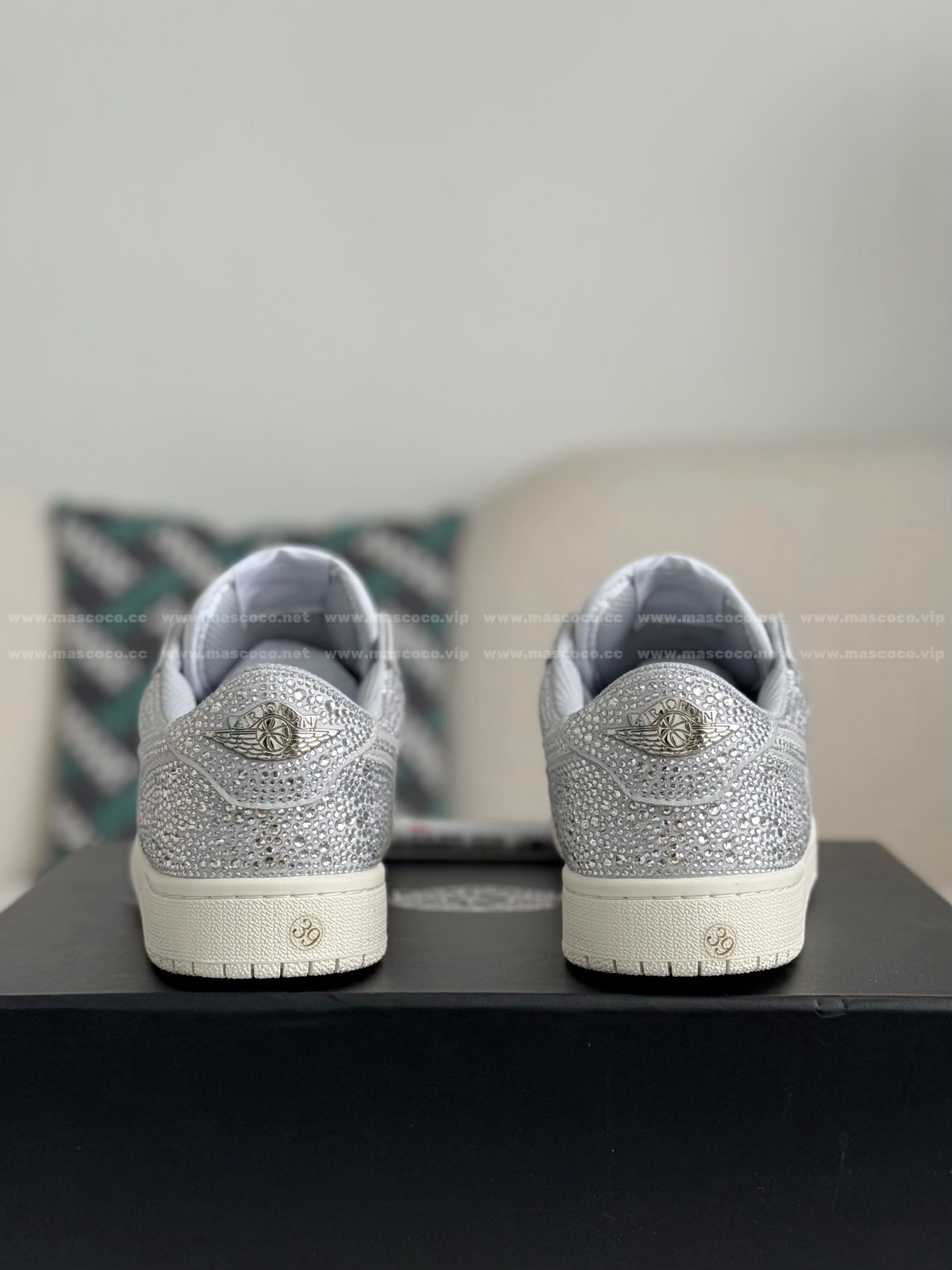 「#4759」Jordan 1 Hand-Set Rhinestones Low Sneakers - Image 3