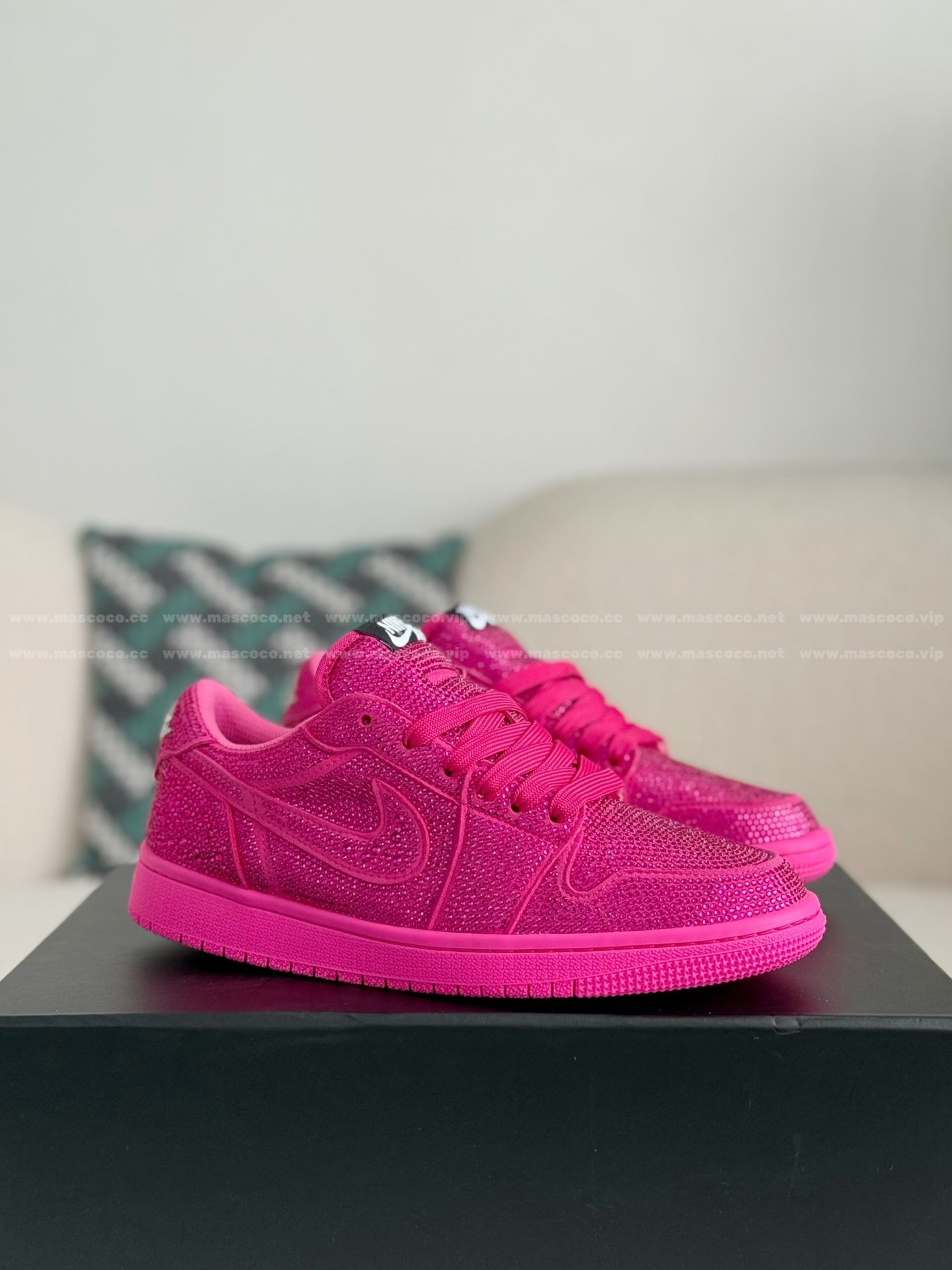 「#4760」Jordan 1 Hand-Set Rhinestones Low Sneakers - Image 2