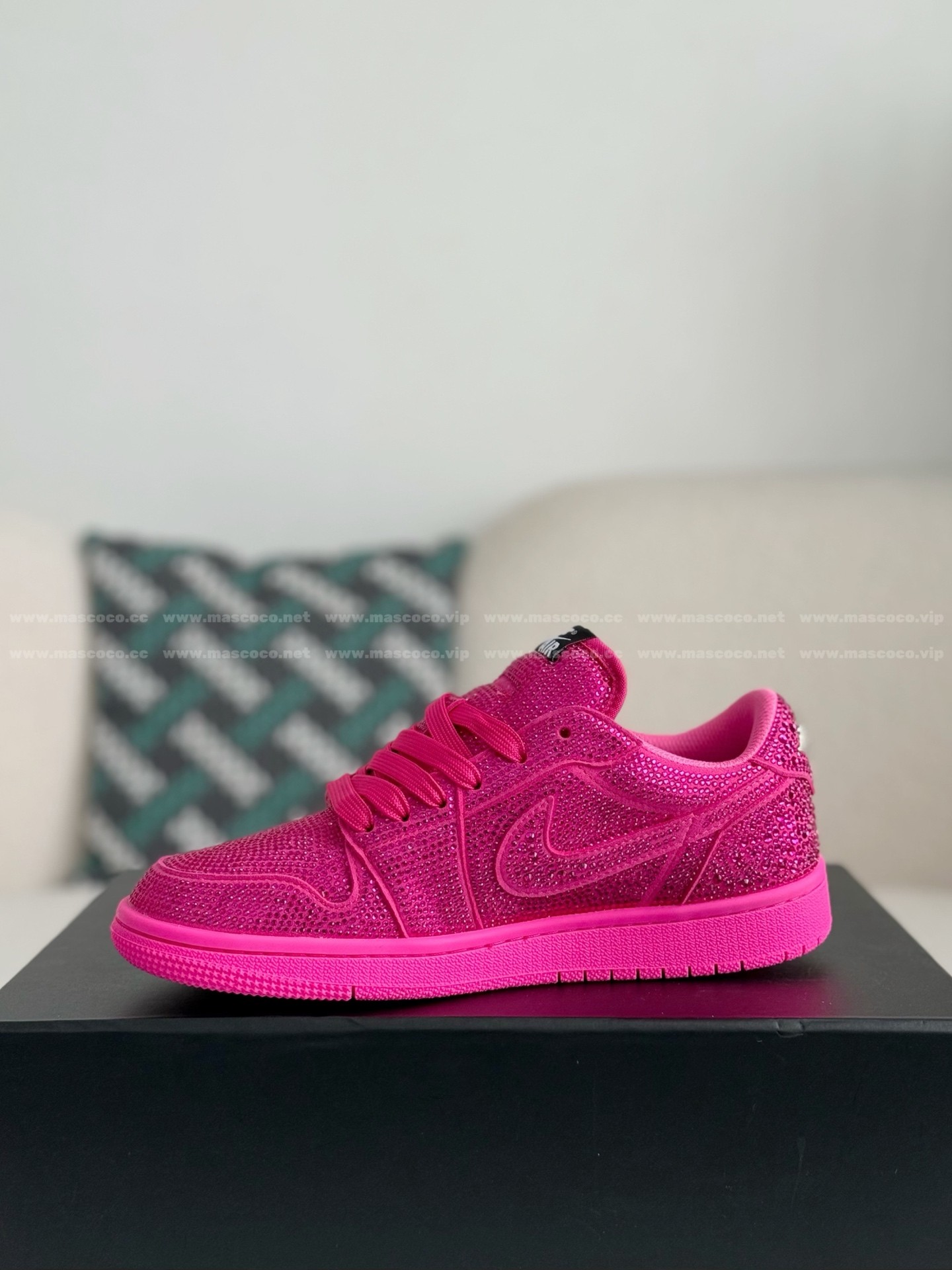 「#4760」Jordan 1 Hand-Set Rhinestones Low Sneakers - Image 4