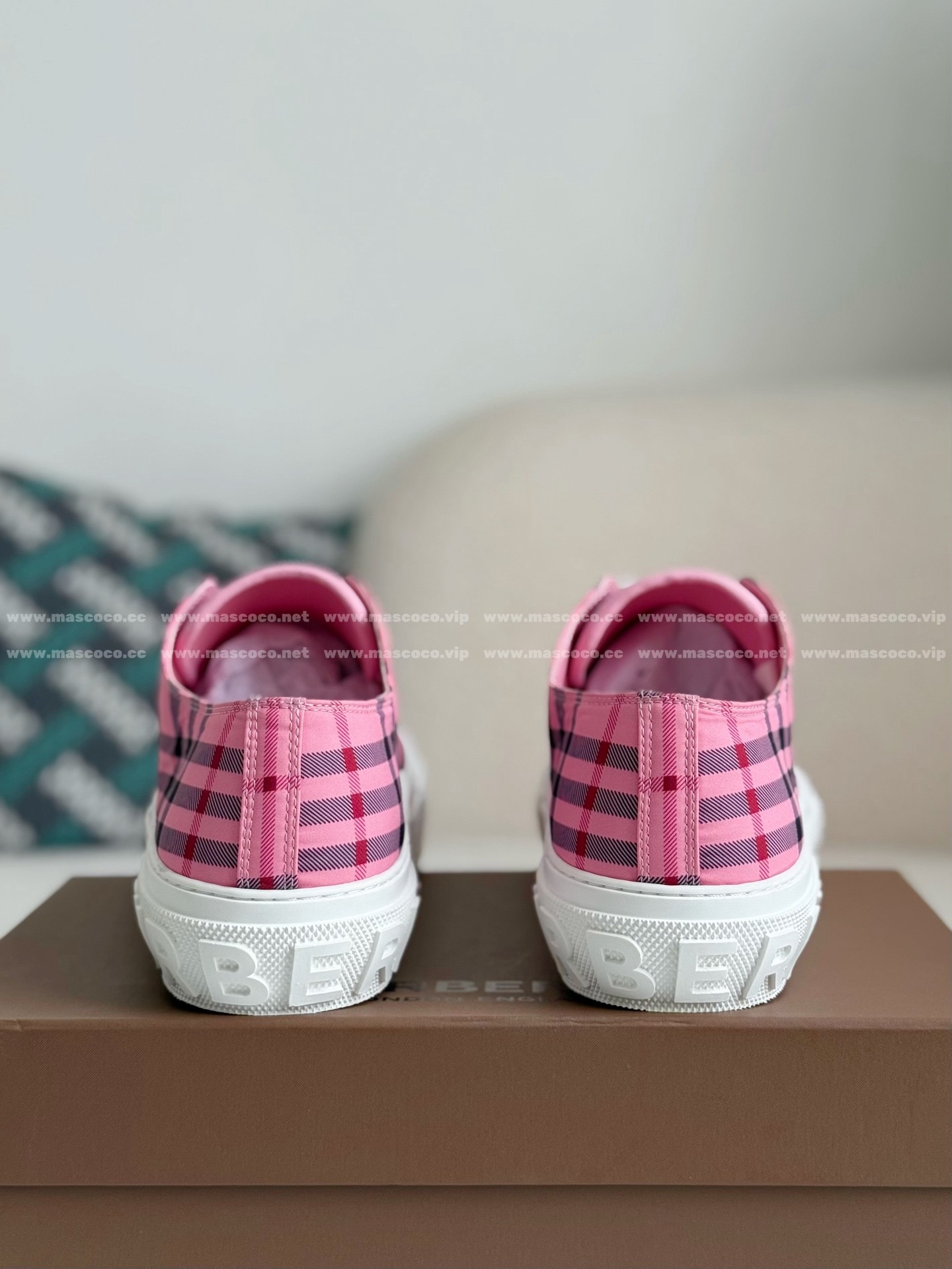 「#4832」Burberry Low Cut Casual Sports Shoes - Image 3