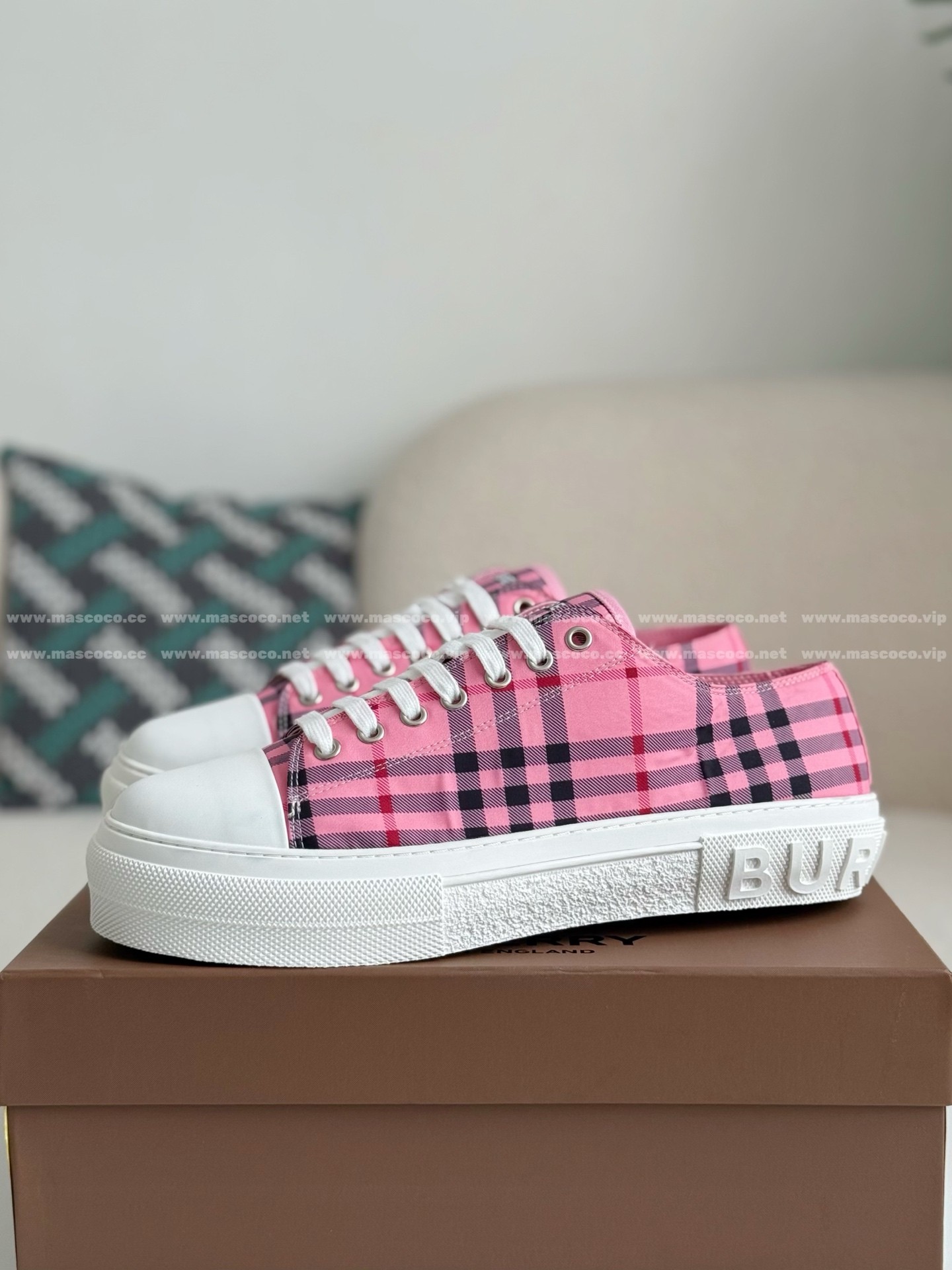 「#4832」Burberry Low Cut Casual Sports Shoes