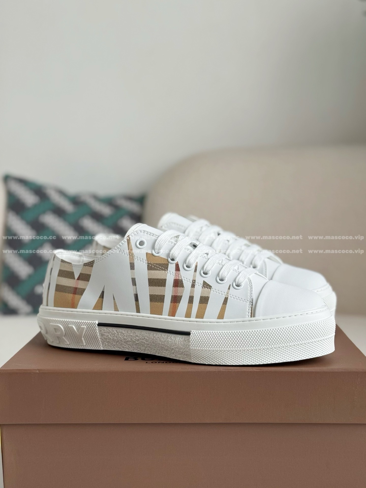 「#4833」Burberry Low Cut Casual Sports Shoes - Image 2