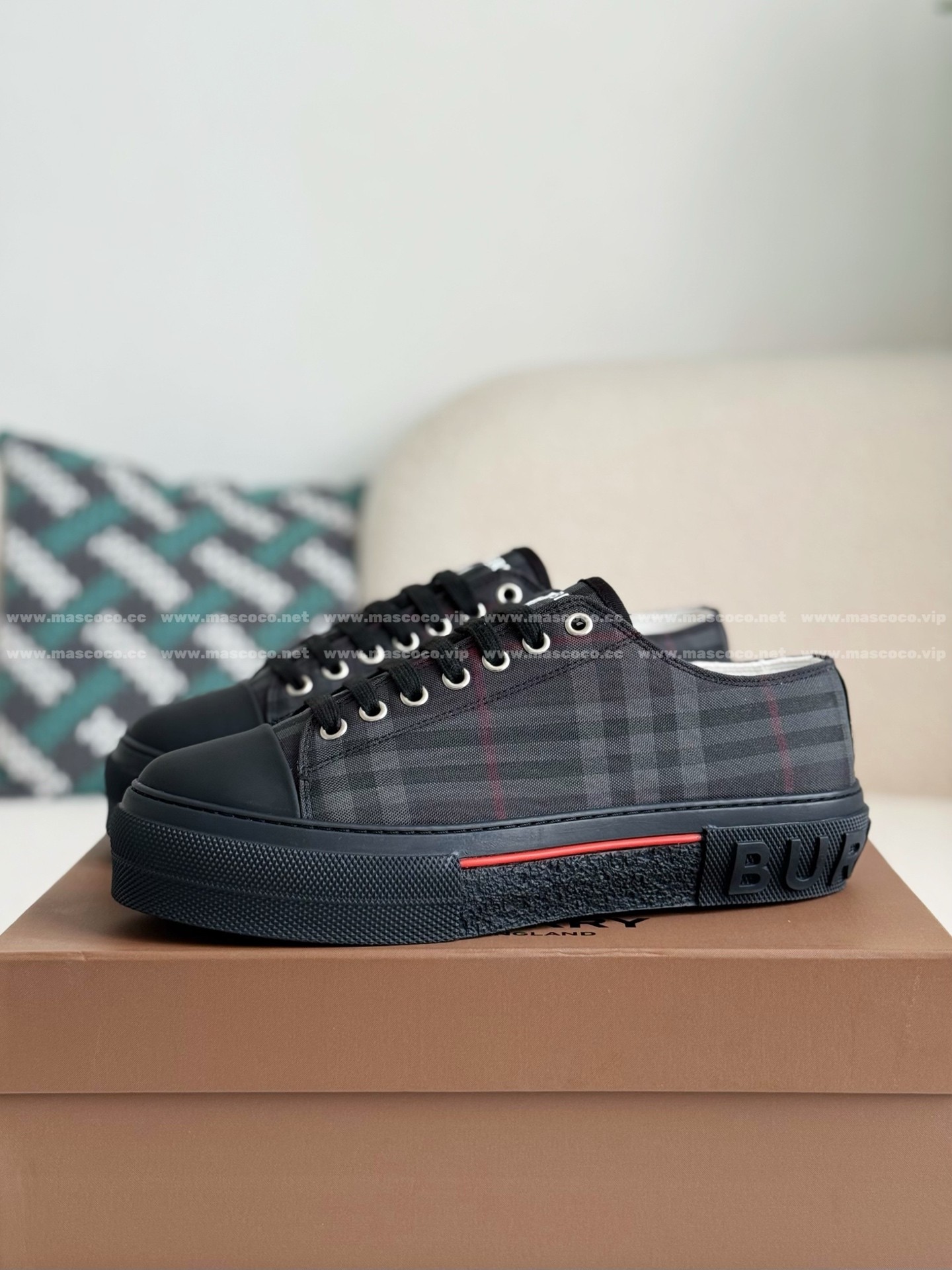 「#4835」Burberry Low Cut Casual Sports Shoes