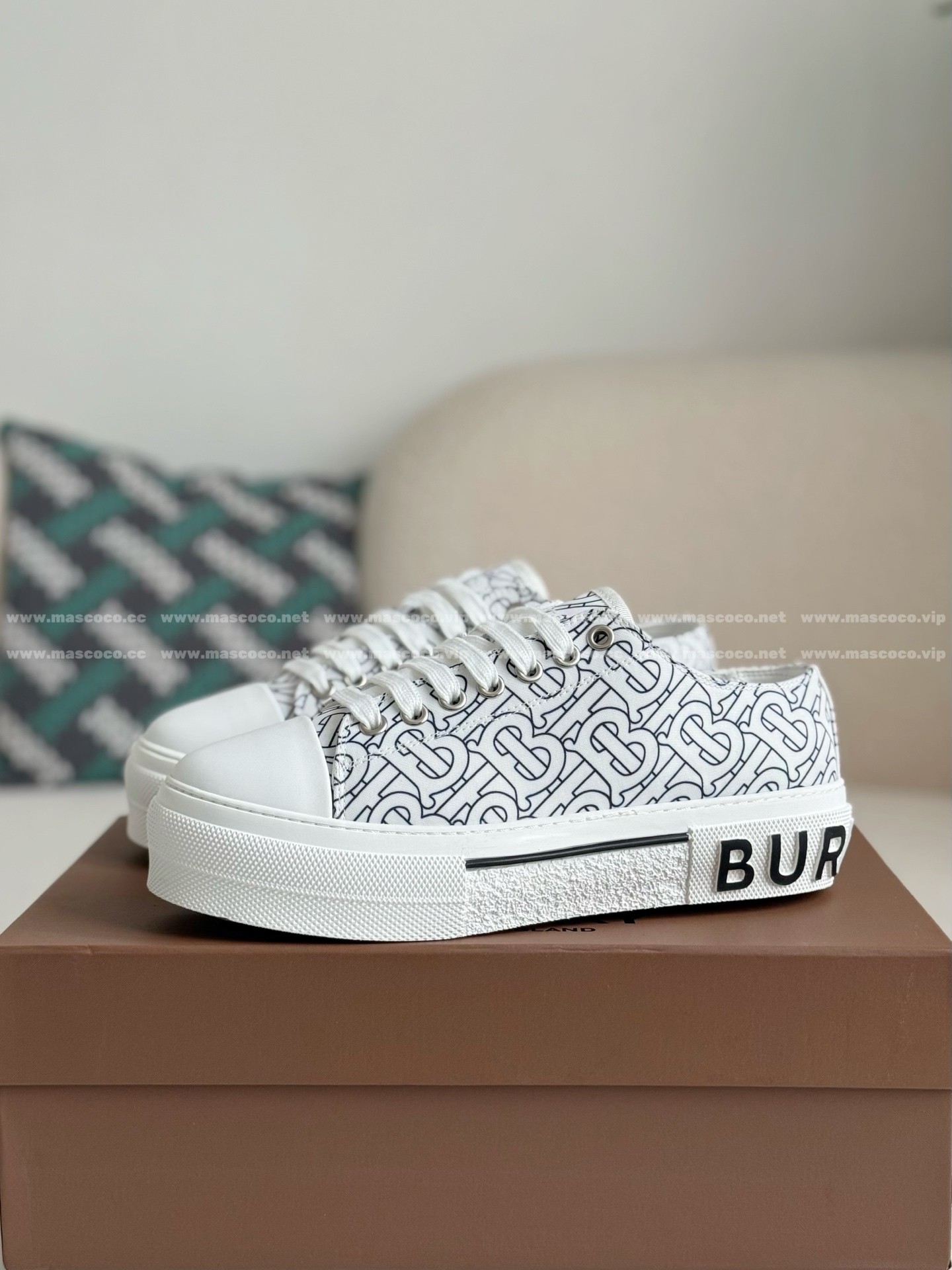 「#4836」Burberry Low Cut Casual Sports Shoes