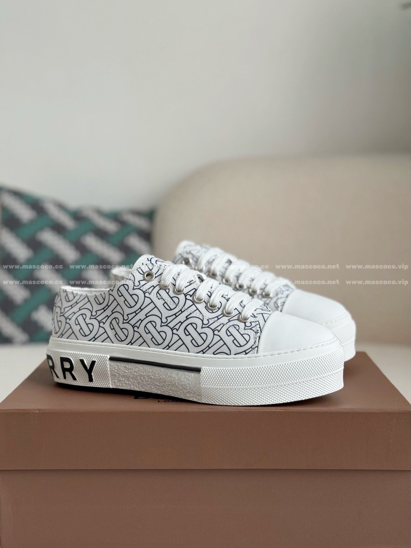 「#4836」Burberry Low Cut Casual Sports Shoes - Image 2