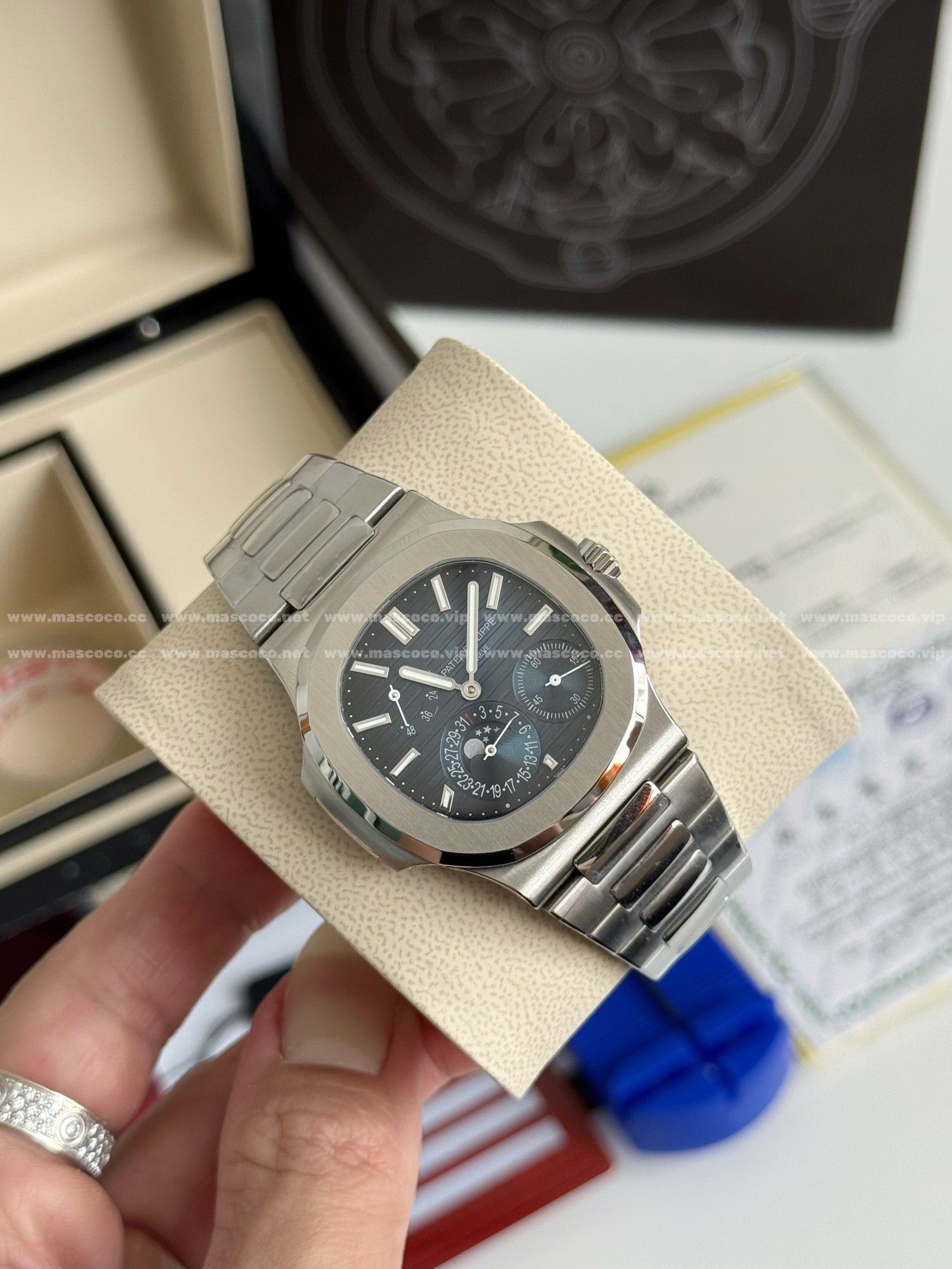 「#4837」PATEK PHILIPPE NAUTILUS SERIES WATCH,40MM - Image 5