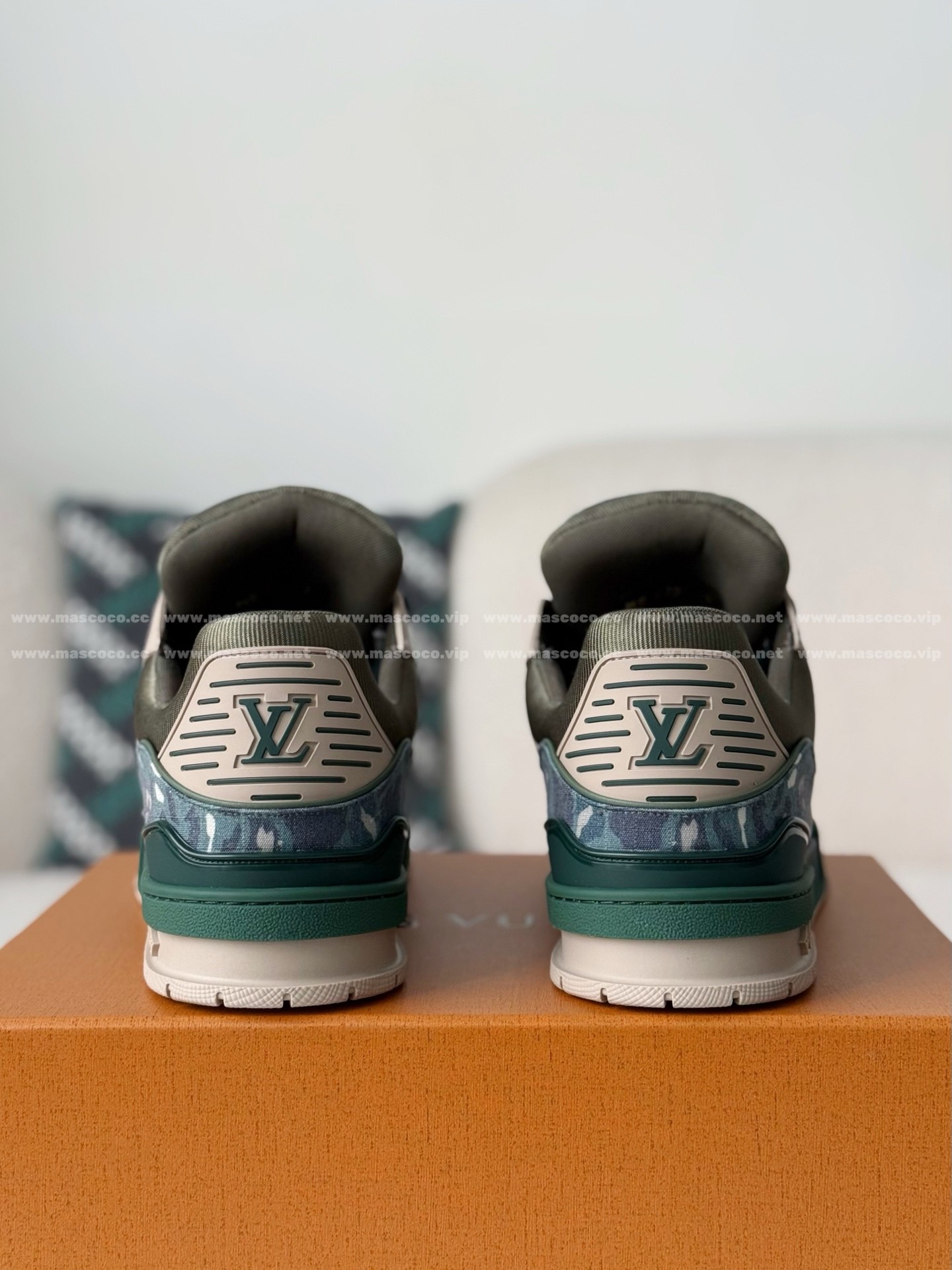 「#4930」LOUIS VUITTON x NIGO JOINT MODEL TRAINER FW25 SNEAKERS - Image 3