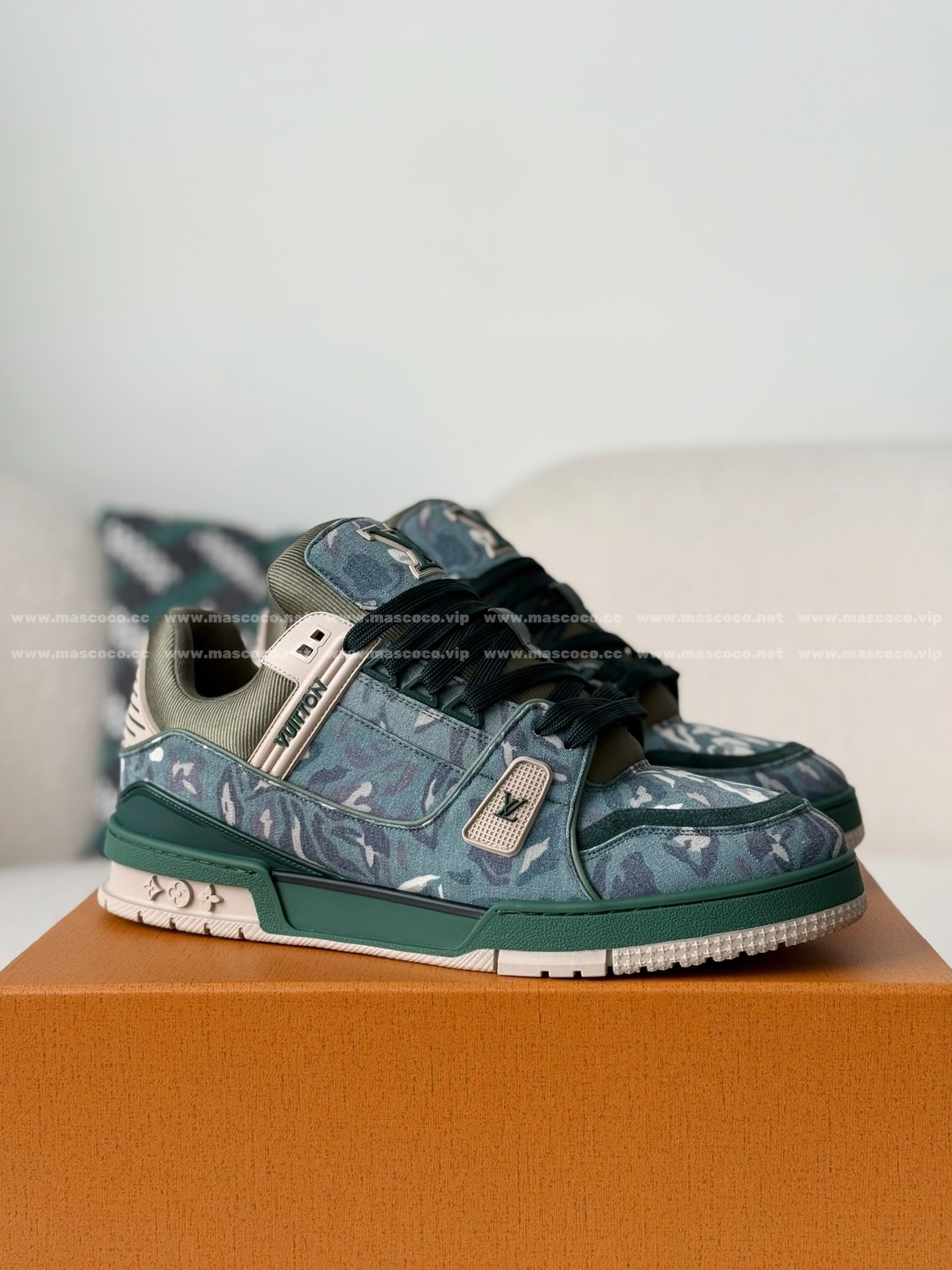 「#4930」LOUIS VUITTON x NIGO JOINT MODEL TRAINER FW25 SNEAKERS - Image 2