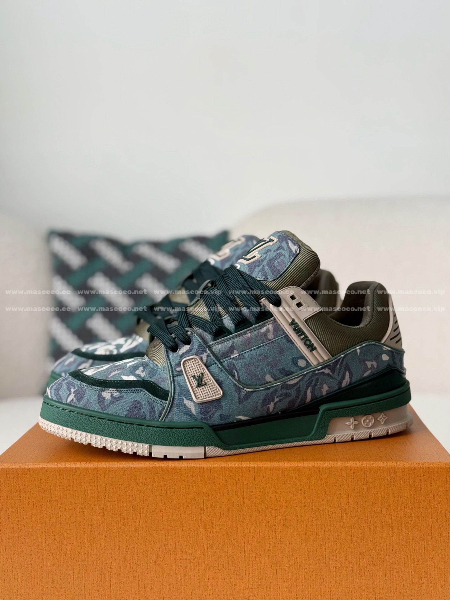「#4930」LOUIS VUITTON x NIGO JOINT MODEL TRAINER FW25 SNEAKERS