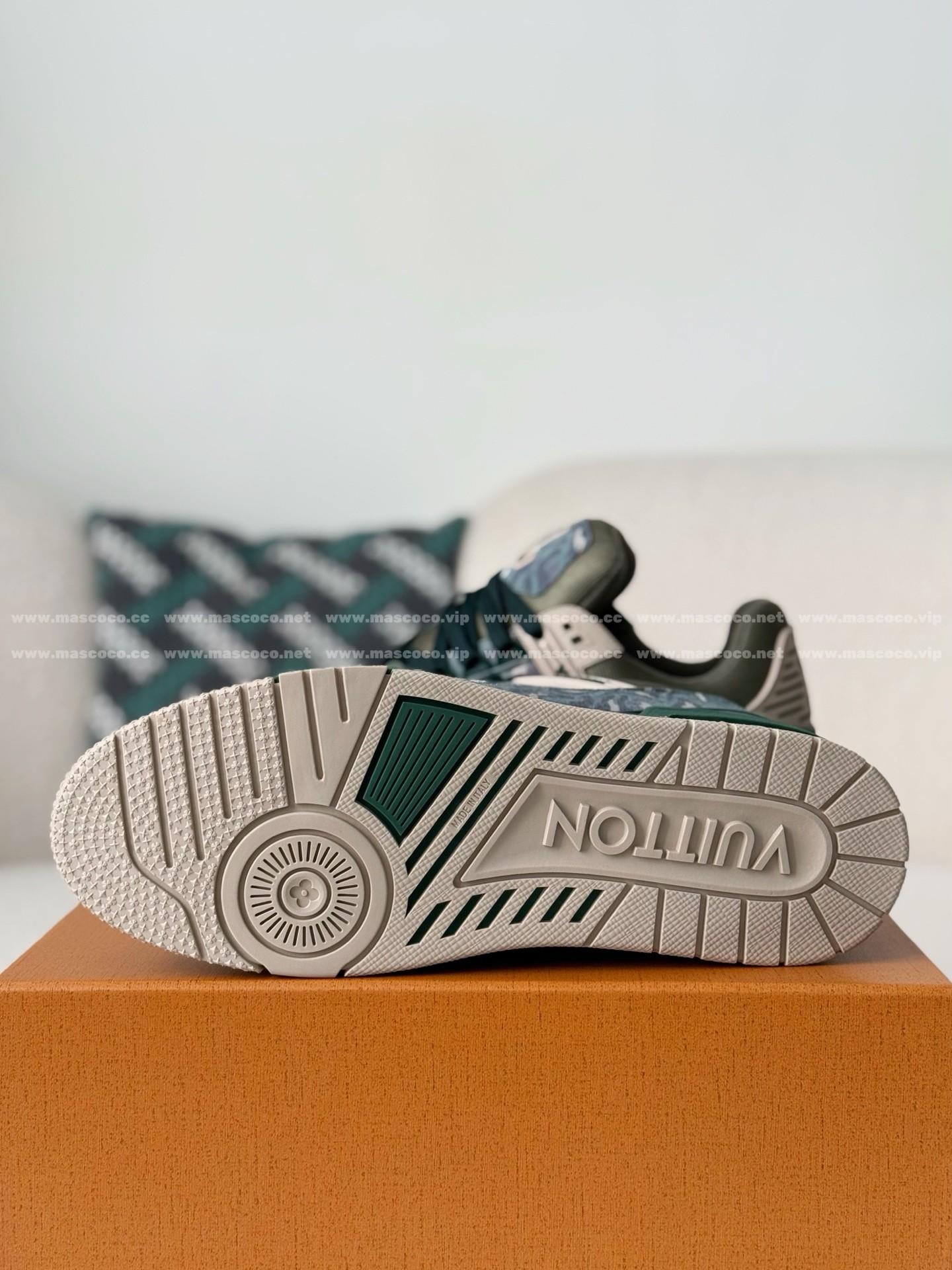 「#4930」LOUIS VUITTON x NIGO JOINT MODEL TRAINER FW25 SNEAKERS - Image 5