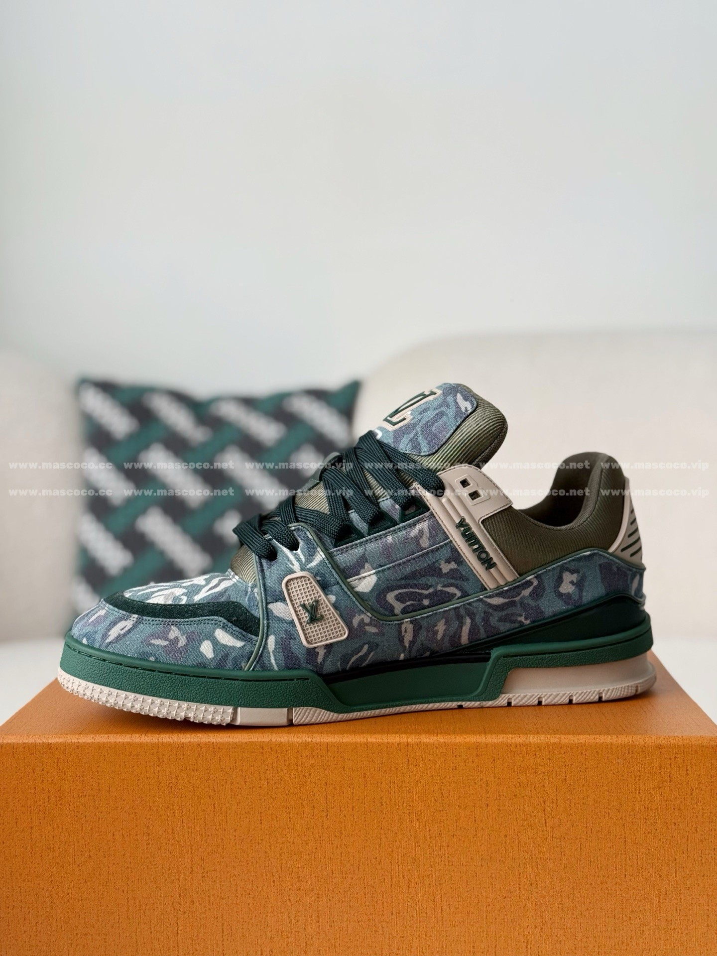 「#4930」LOUIS VUITTON x NIGO JOINT MODEL TRAINER FW25 SNEAKERS - Image 4