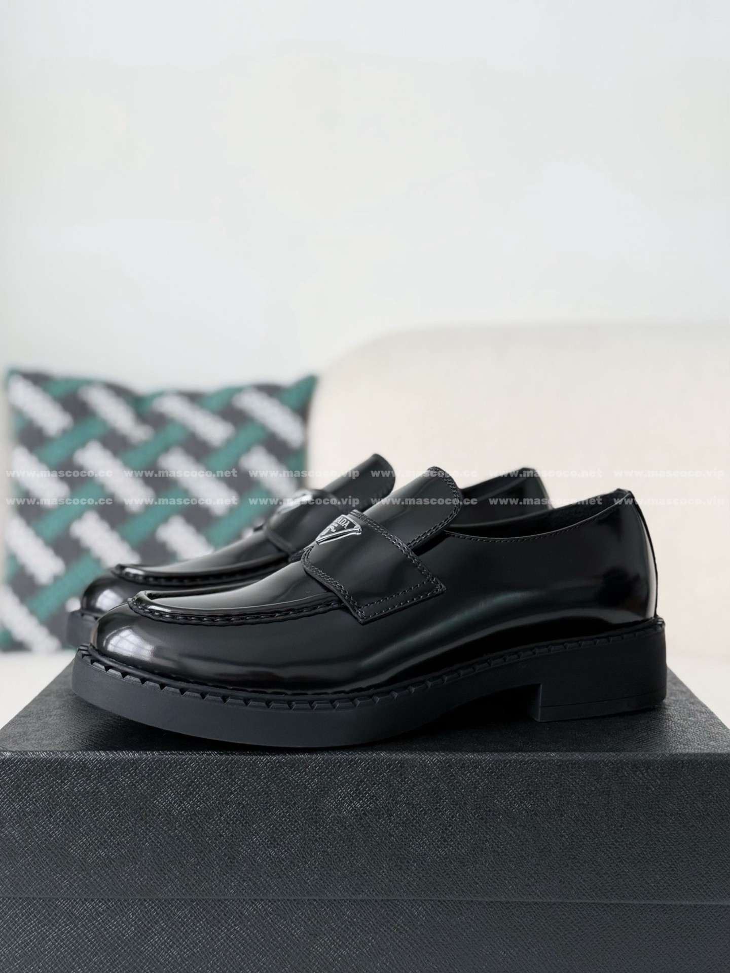 「#858」Prada Classic Leather Shoes Triangle Logo Loafers
