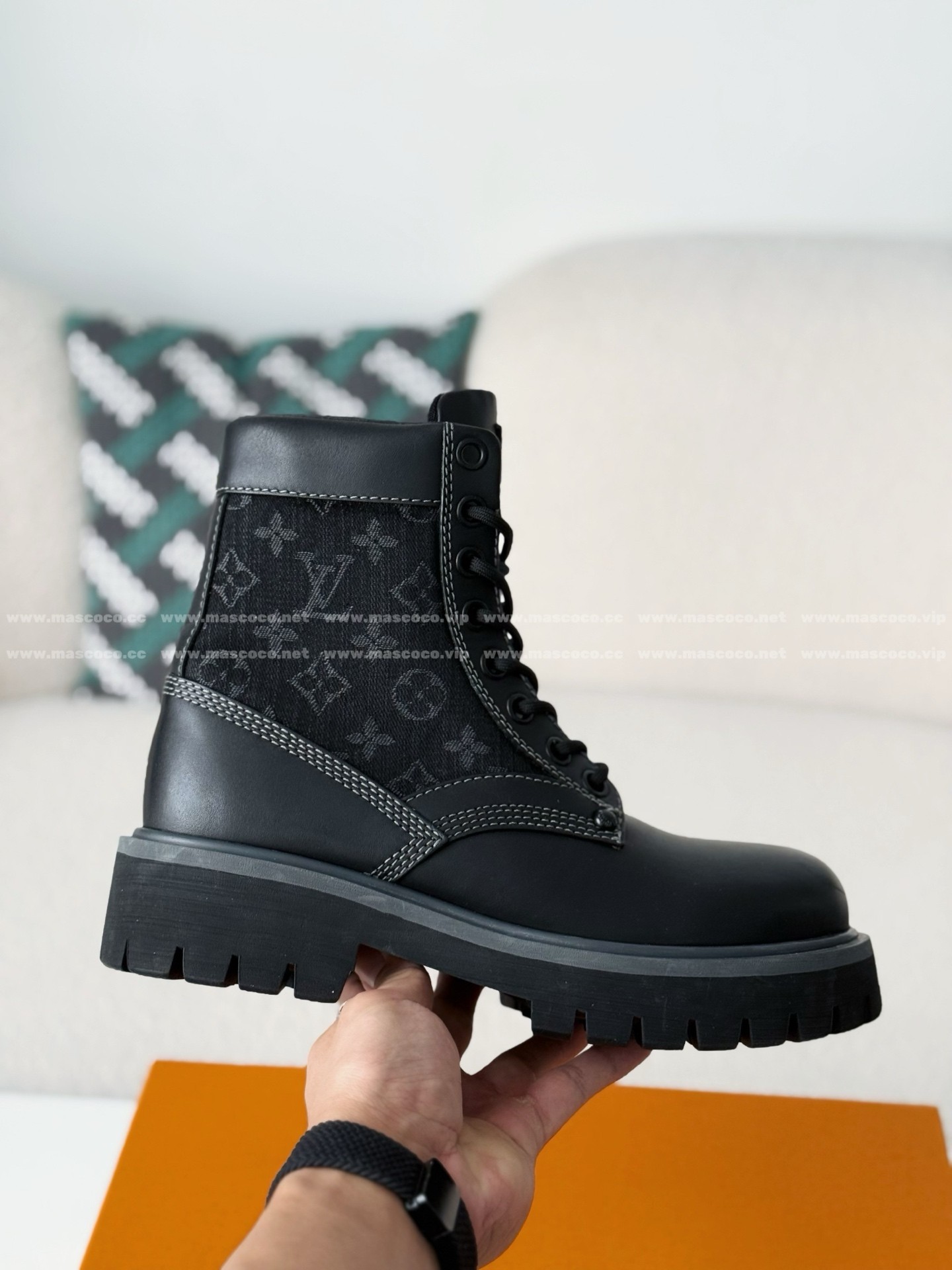 「#5025」LOUIS VUITTON RANGER LEATHER ANKLE BOOTS - Image 6