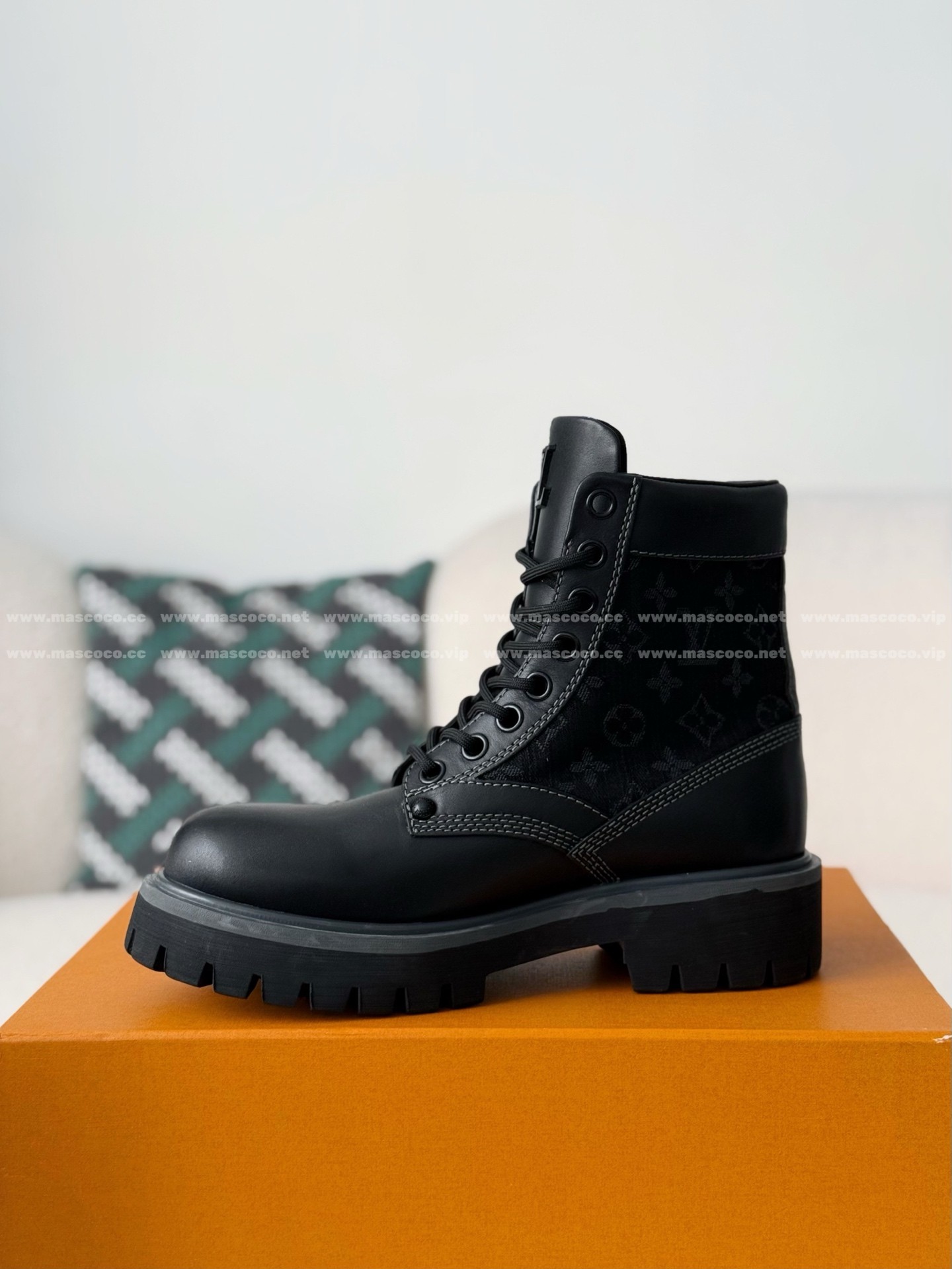 「#5025」LOUIS VUITTON RANGER LEATHER ANKLE BOOTS - Image 4