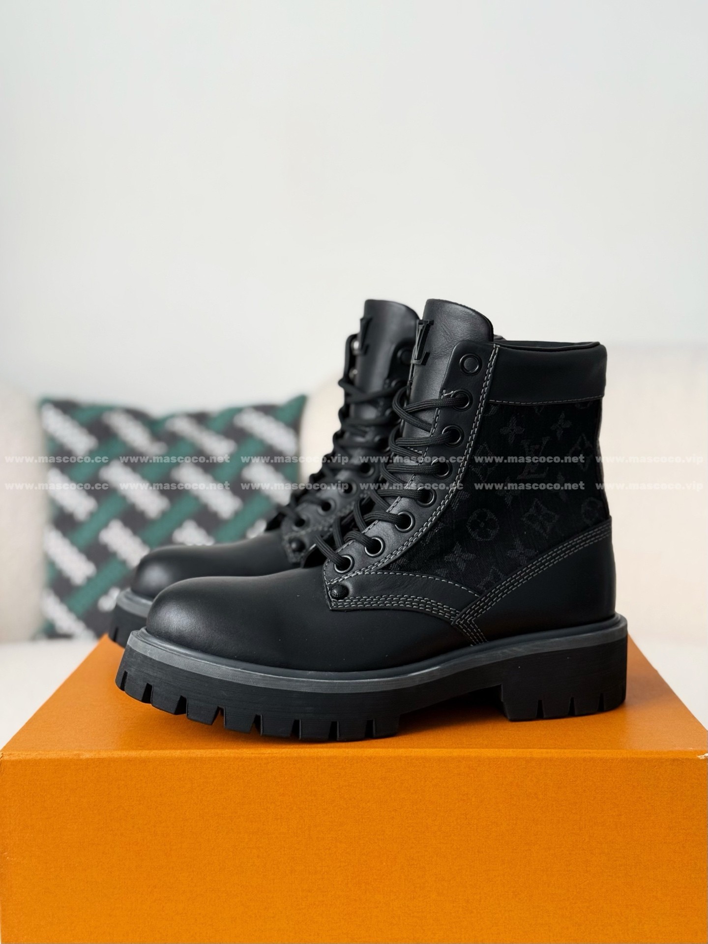 「#5025」LOUIS VUITTON RANGER LEATHER ANKLE BOOTS