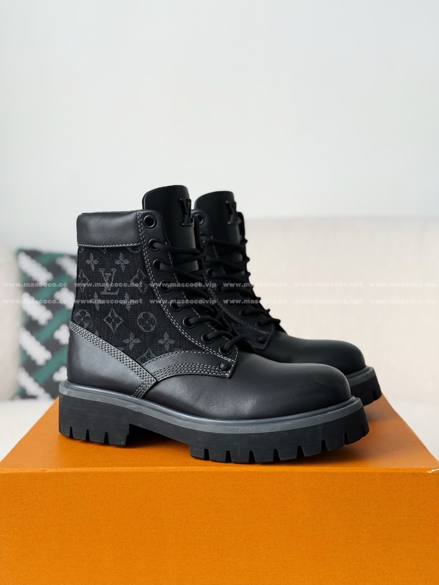 「#5025」LOUIS VUITTON RANGER LEATHER ANKLE BOOTS - Image 2