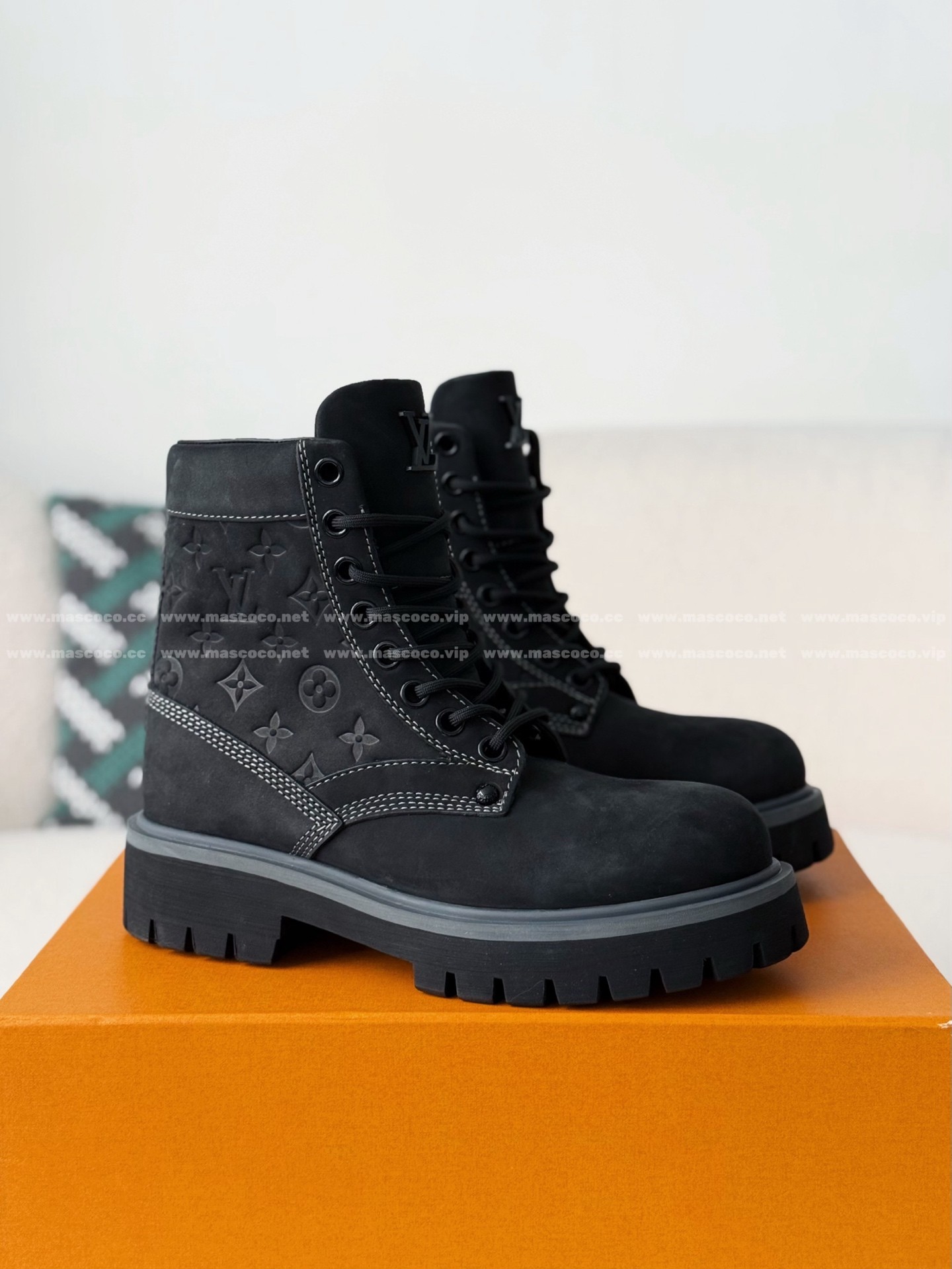 「#5026」LOUIS VUITTON RANGER LEATHER ANKLE BOOTS - Image 2