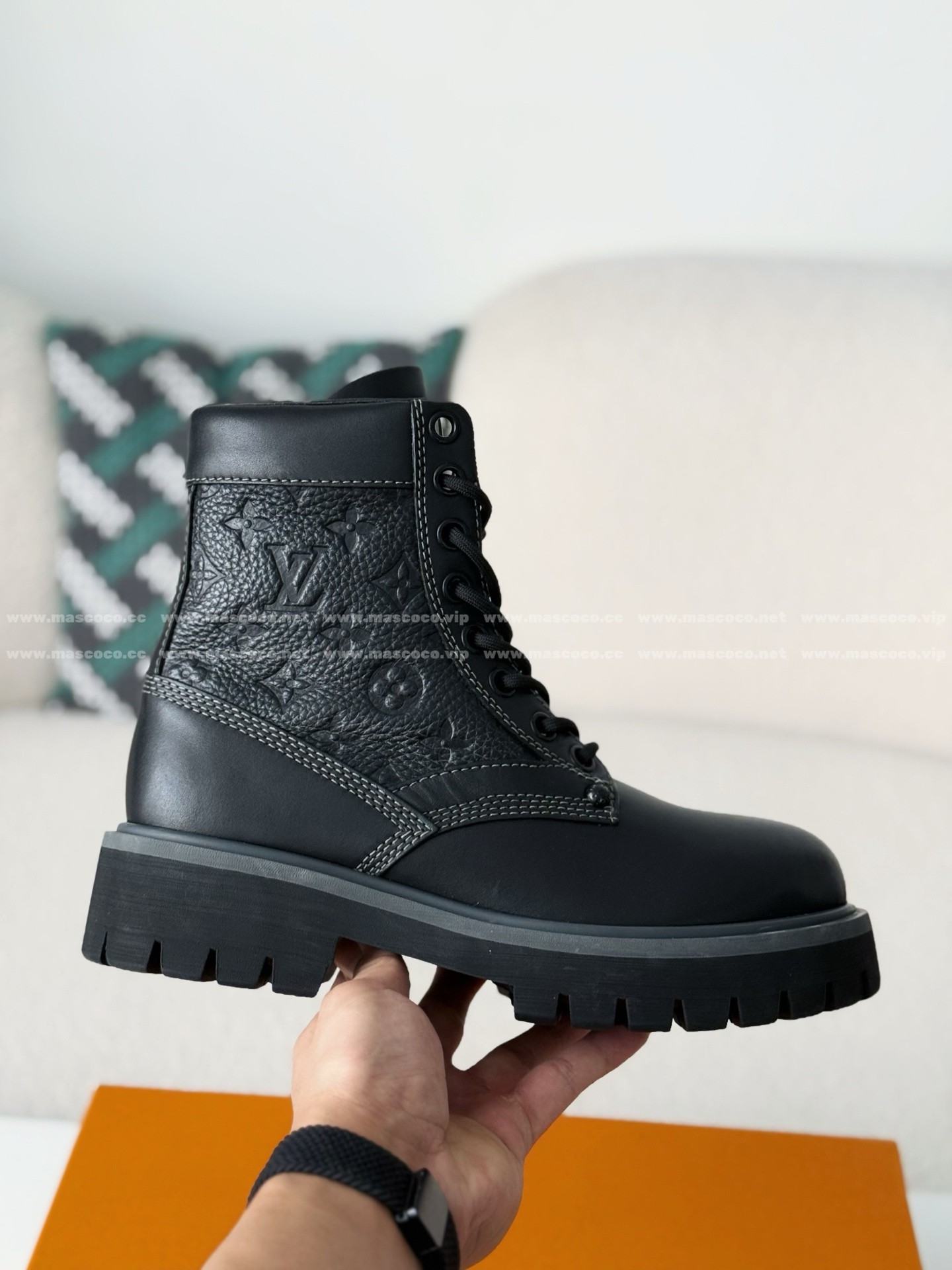 「#5027」LOUIS VUITTON RANGER LEATHER ANKLE BOOTS - Image 6