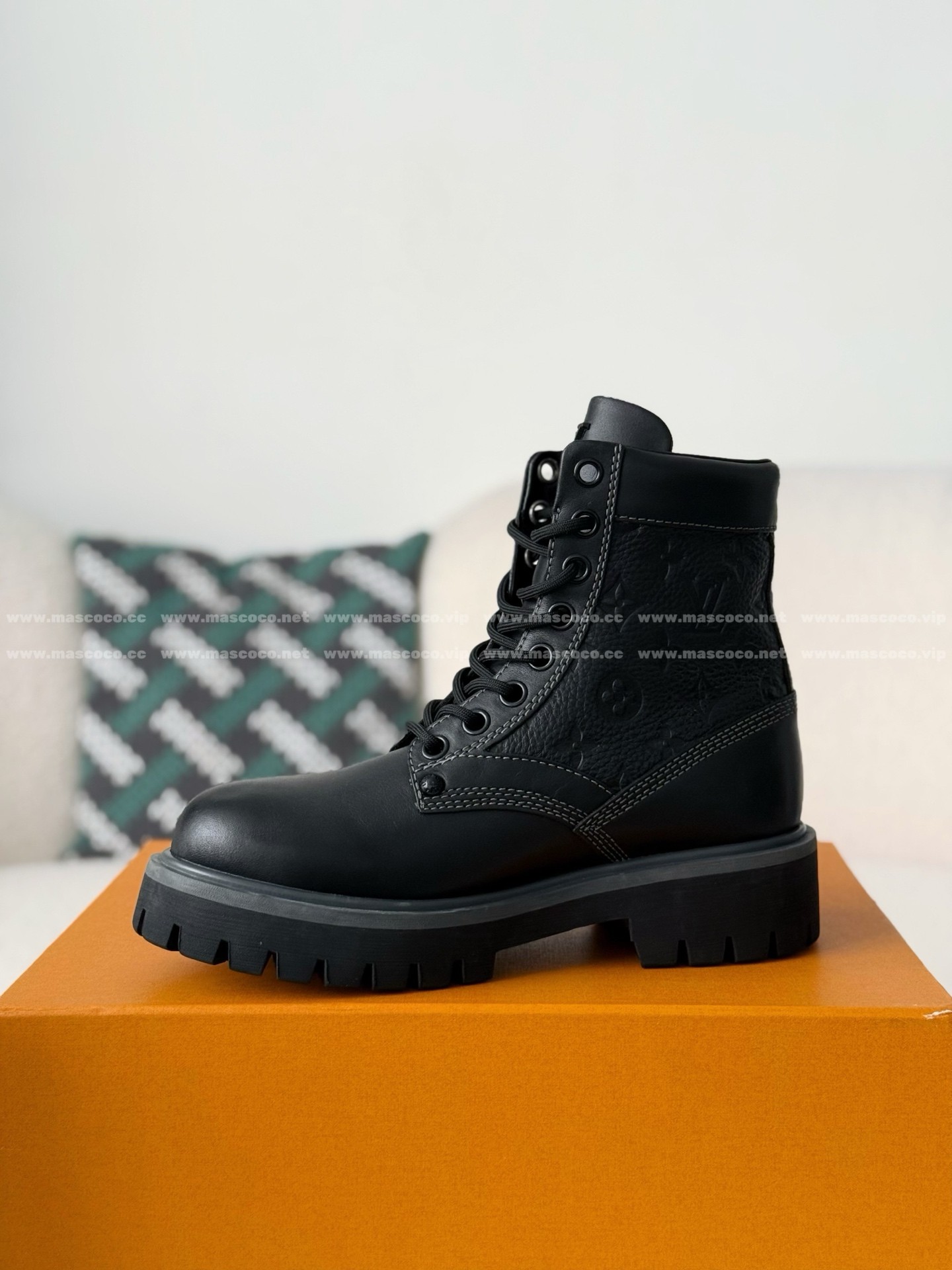 「#5027」LOUIS VUITTON RANGER LEATHER ANKLE BOOTS - Image 4
