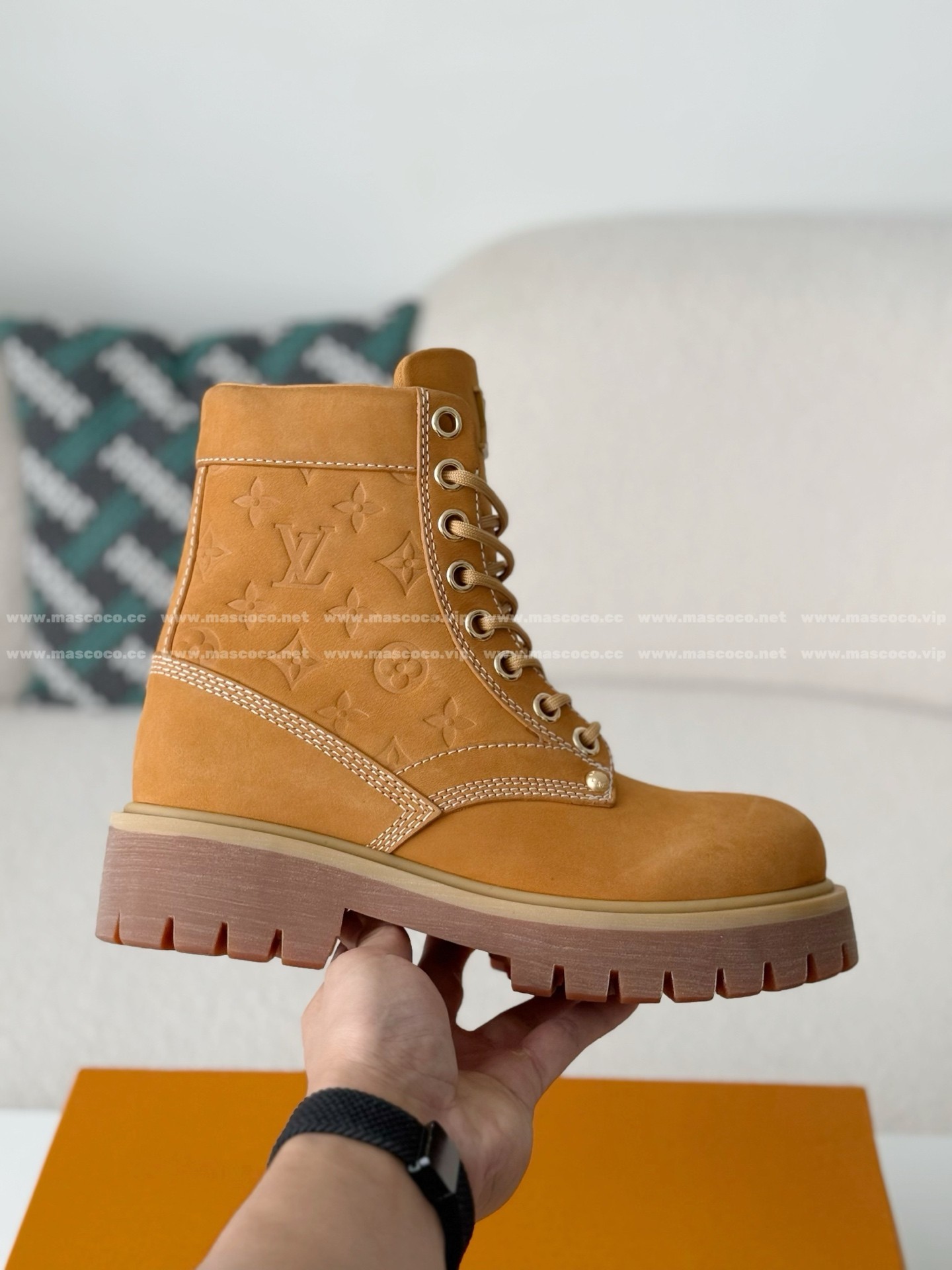 「#5029」LOUIS VUITTON RANGER LEATHER ANKLE BOOTS - Image 6