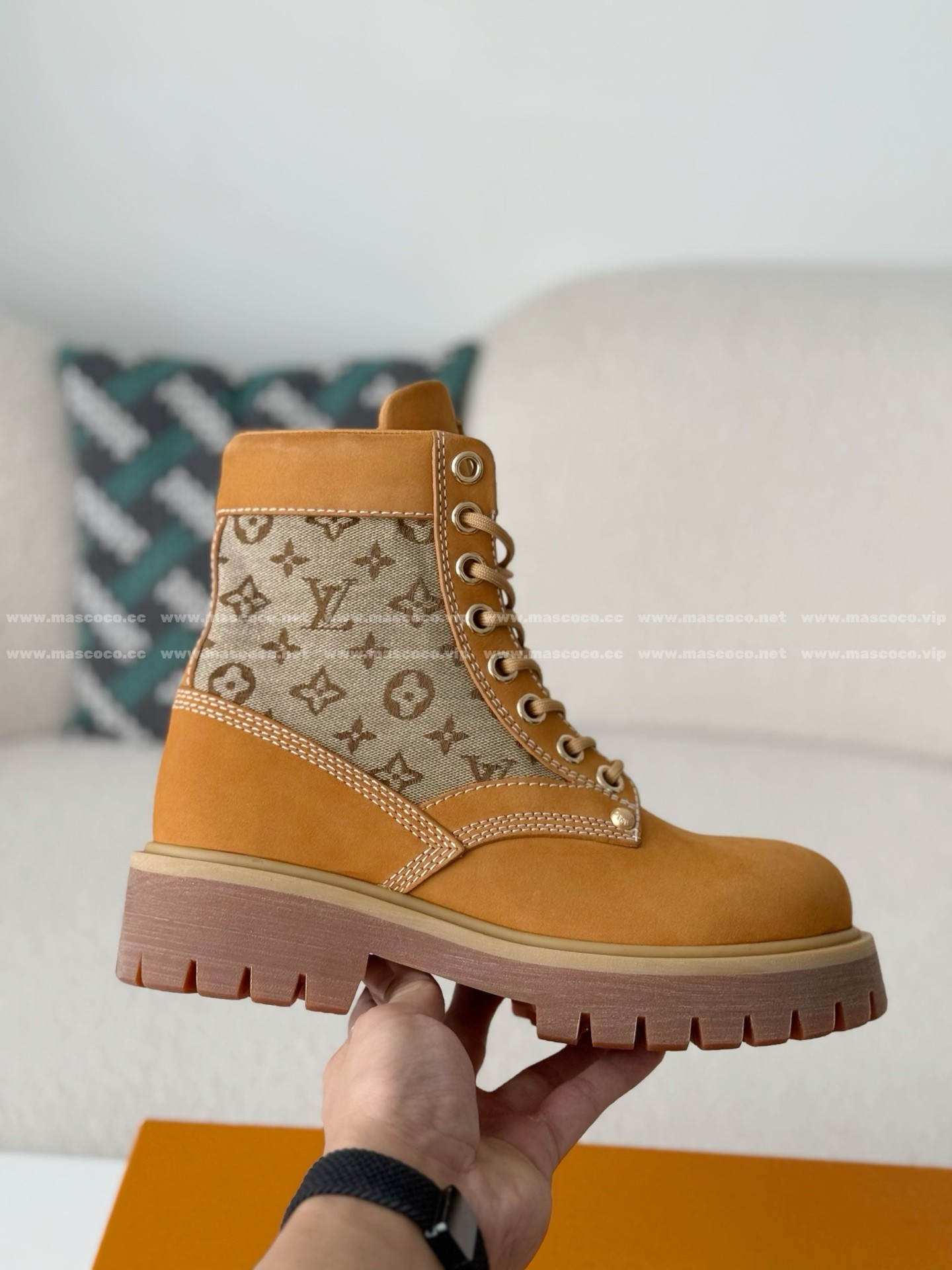 「#5030」LOUIS VUITTON RANGER LEATHER ANKLE BOOTS - Image 6