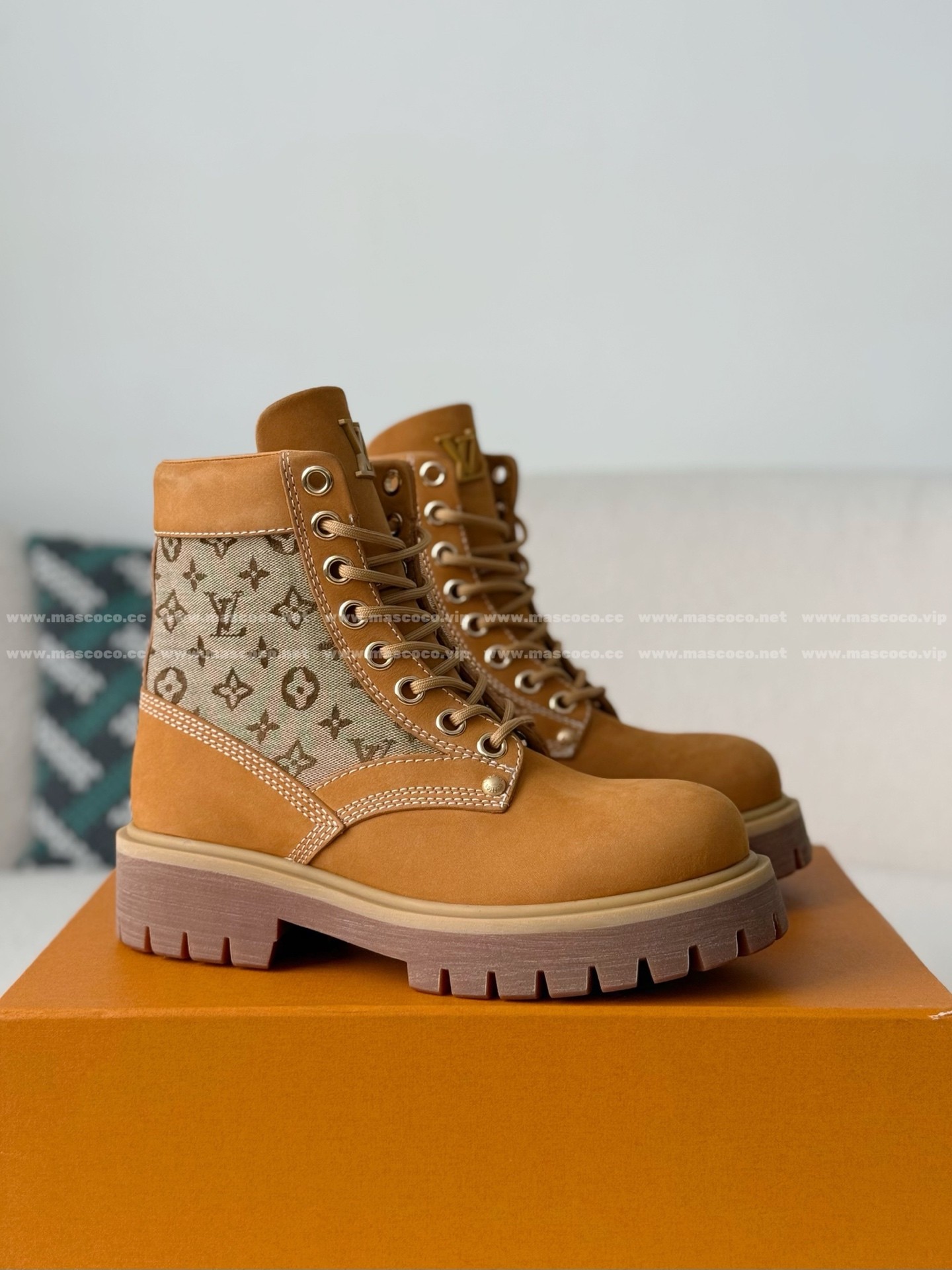 「#5030」LOUIS VUITTON RANGER LEATHER ANKLE BOOTS - Image 2