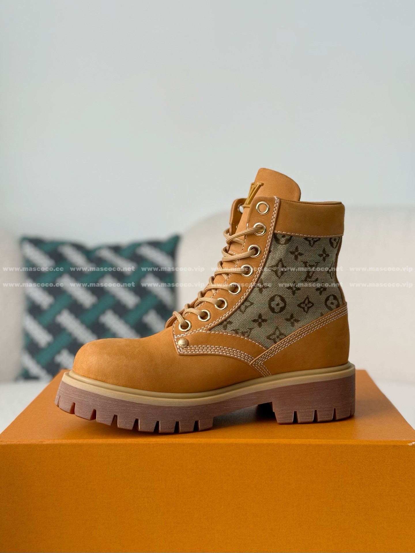 「#5030」LOUIS VUITTON RANGER LEATHER ANKLE BOOTS - Image 4
