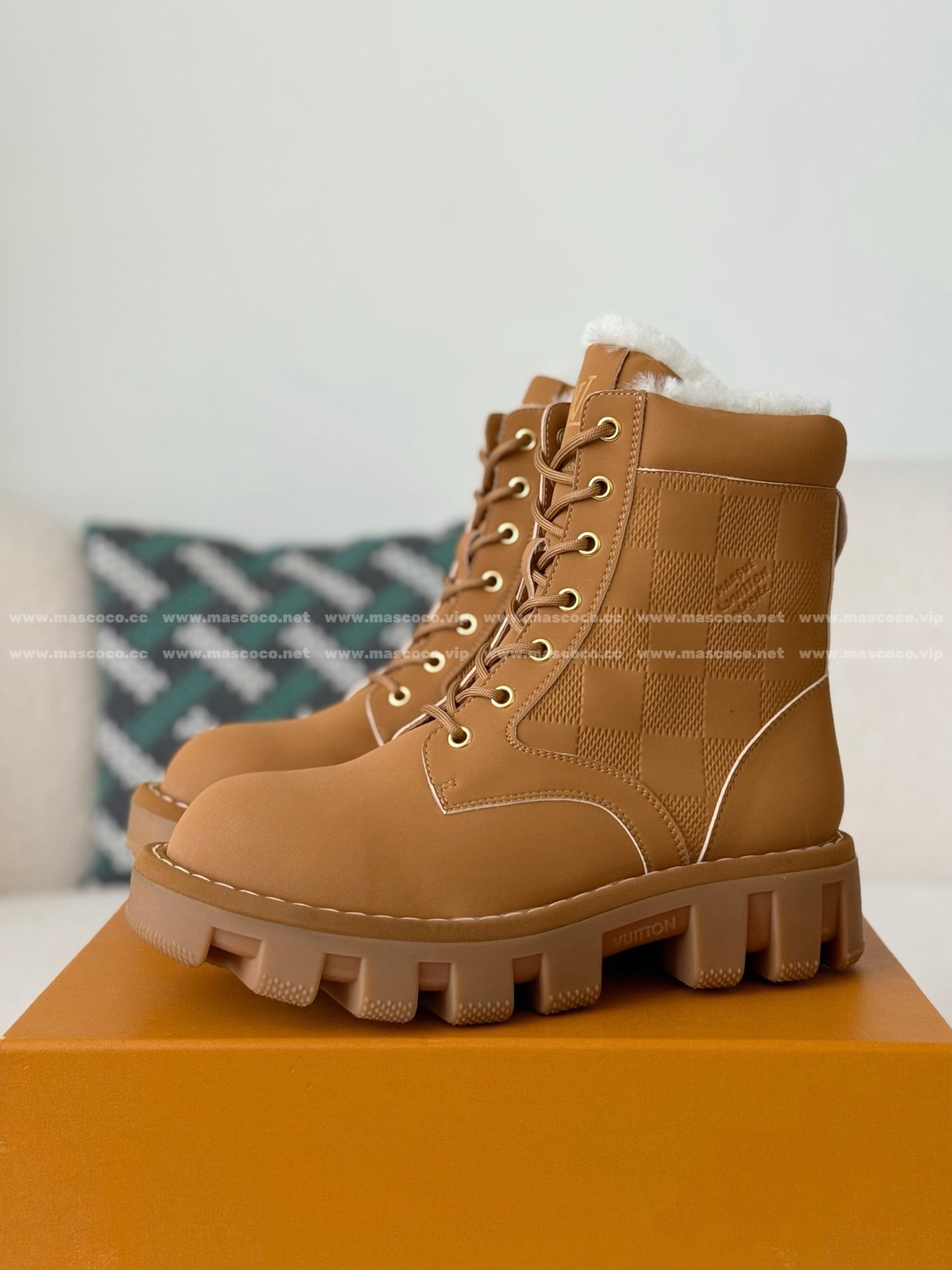 「#5174」LOUIS VUITTON RANGER LEATHER ANKLE BOOTS