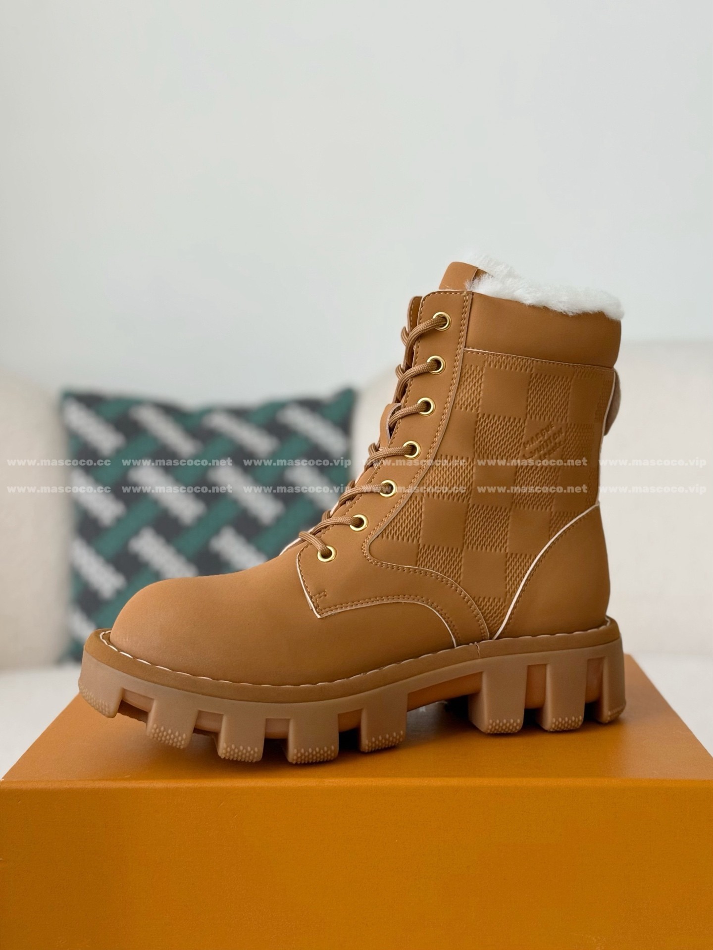 「#5174」LOUIS VUITTON RANGER LEATHER ANKLE BOOTS - Image 4