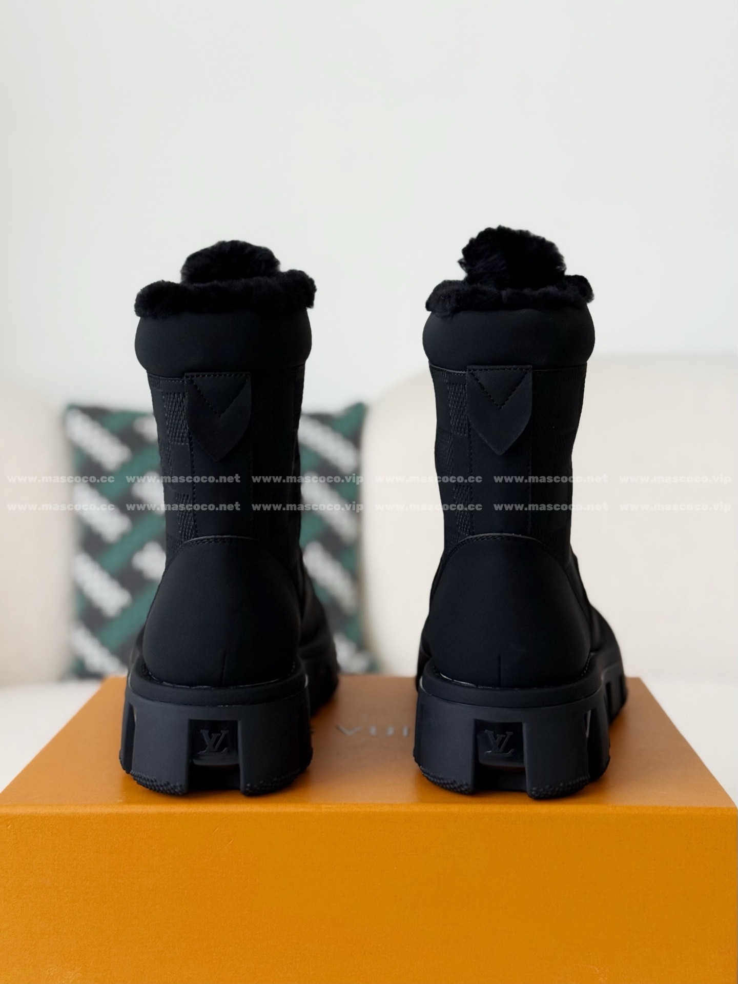 「#5175」LOUIS VUITTON RANGER LEATHER ANKLE BOOTS - Image 3