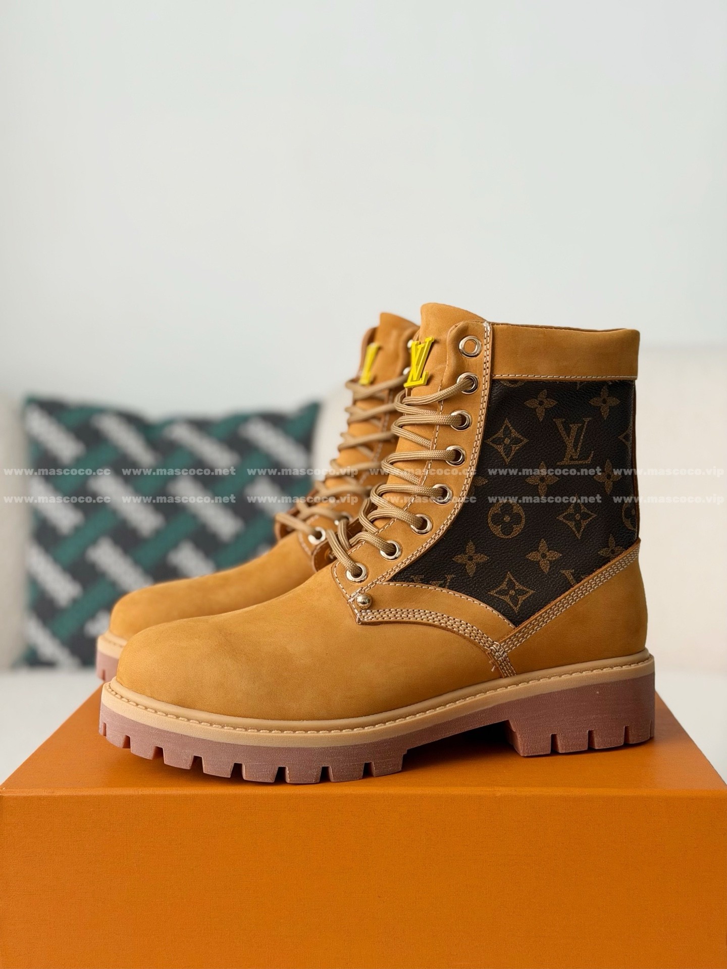 「#5228」LOUIS VUITTON RANGER LEATHER ANKLE BOOTS