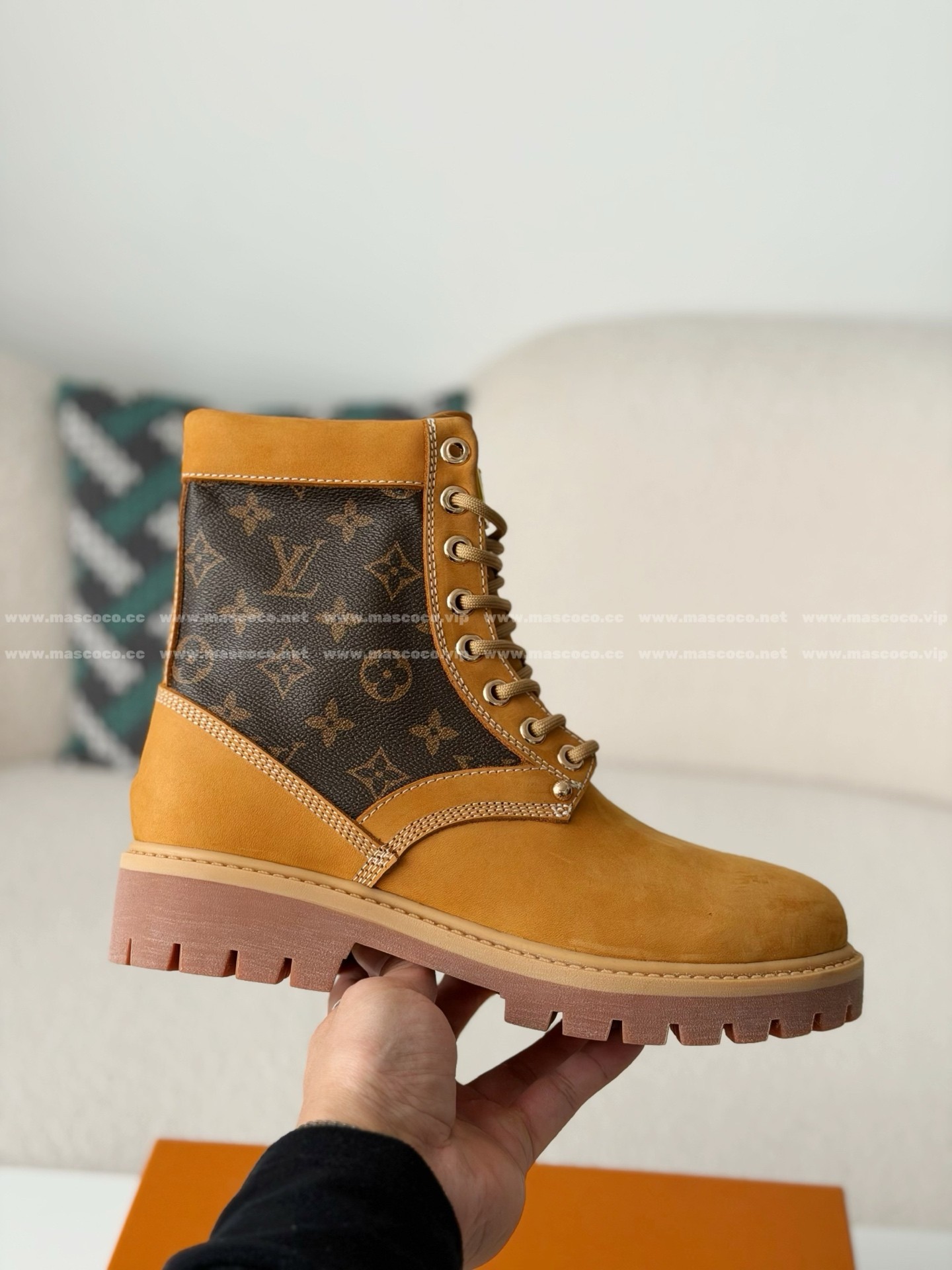 「#5228」LOUIS VUITTON RANGER LEATHER ANKLE BOOTS - Image 6