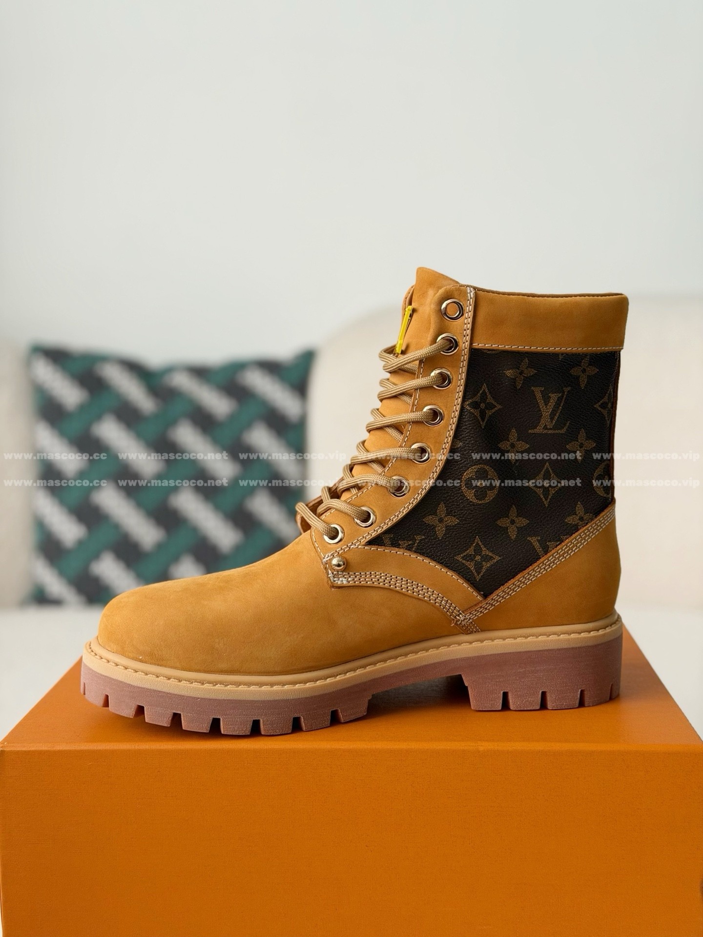 「#5228」LOUIS VUITTON RANGER LEATHER ANKLE BOOTS - Image 4