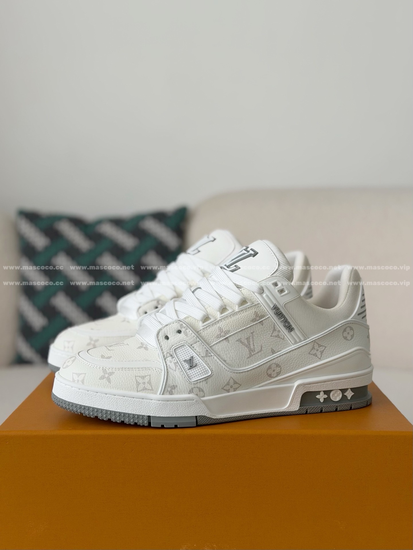 「#5297」LOUIS VUITTON TRAINER VISIONARY JOURNEY LIMITED TAG SNEAKERS
