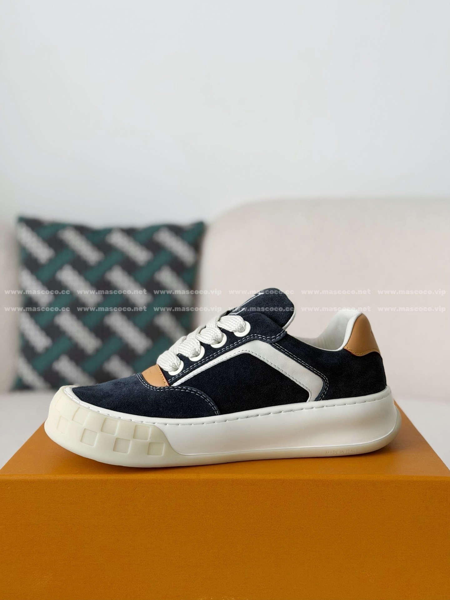 「#5382」LOUIS VUITTON TILTED CANVAS LEATHER BOARD SHOES - Image 4