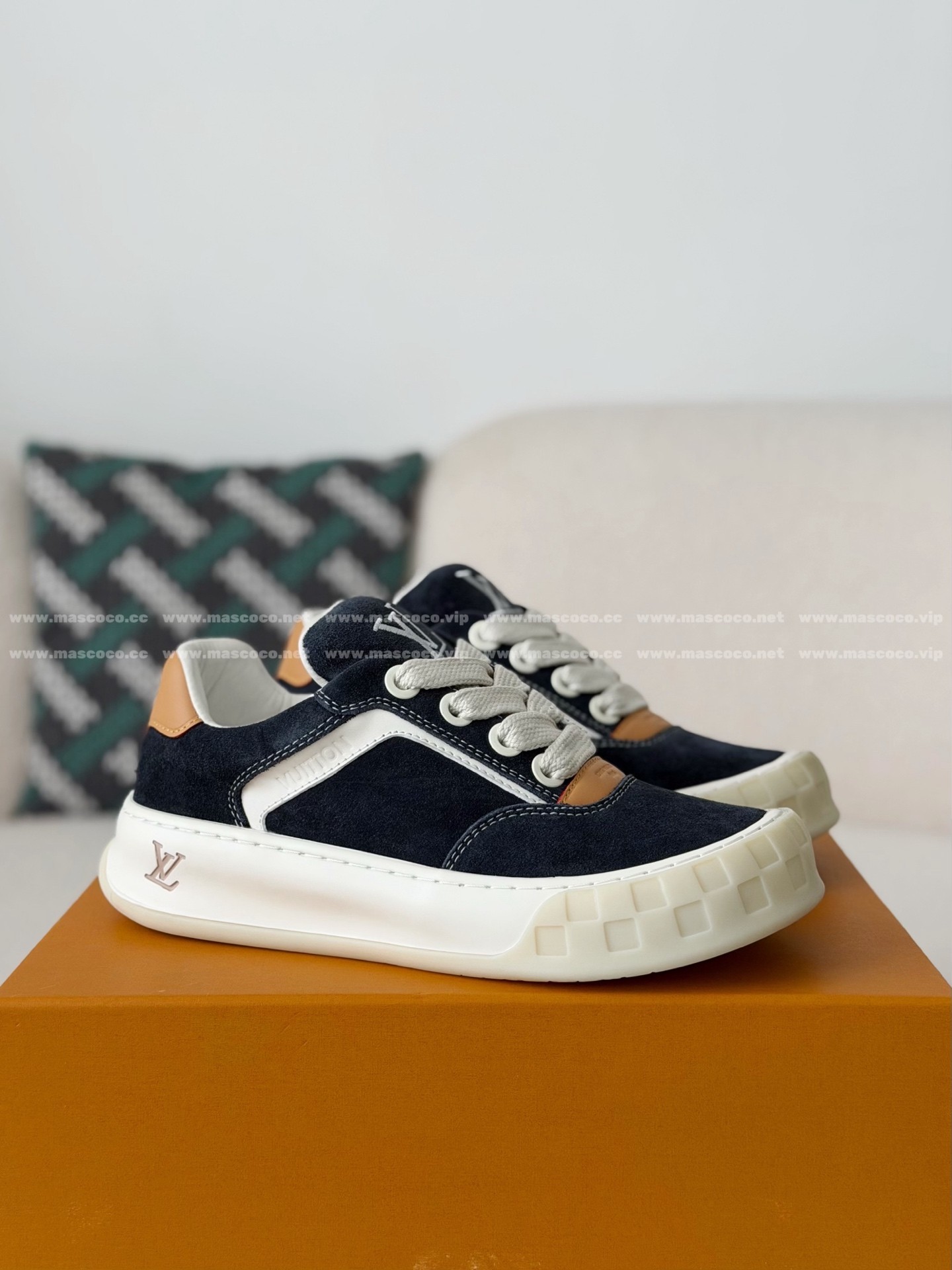 「#5382」LOUIS VUITTON TILTED CANVAS LEATHER BOARD SHOES - Image 2