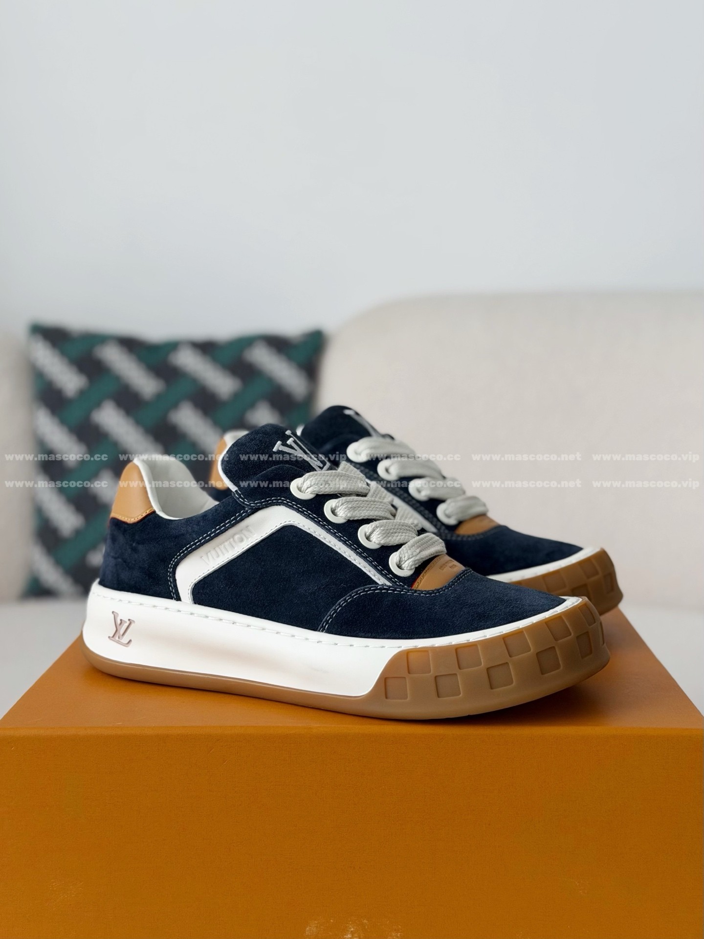 「#5385」LOUIS VUITTON TILTED CANVAS LEATHER BOARD SHOES - Image 2