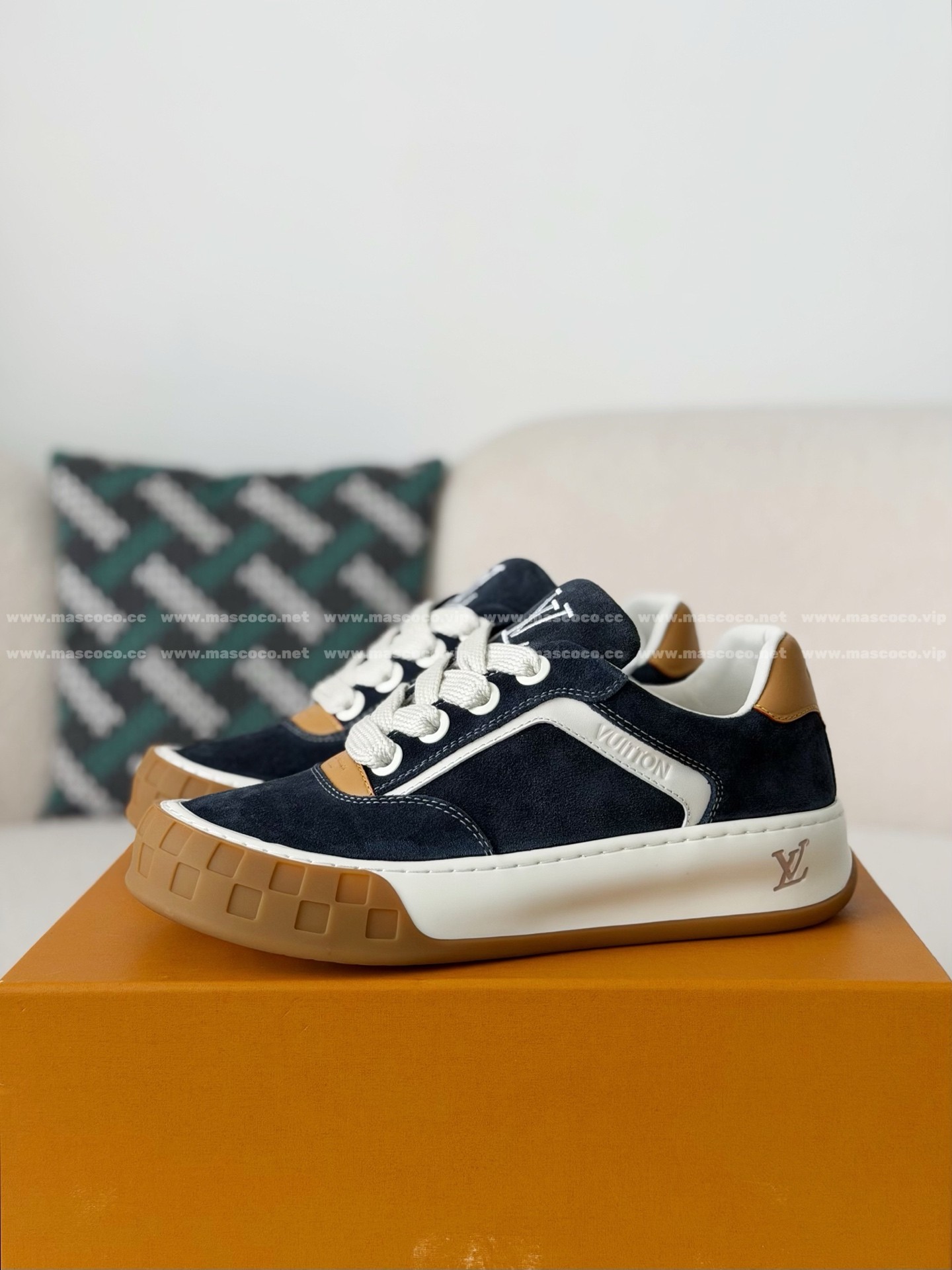 「#5385」LOUIS VUITTON TILTED CANVAS LEATHER BOARD SHOES