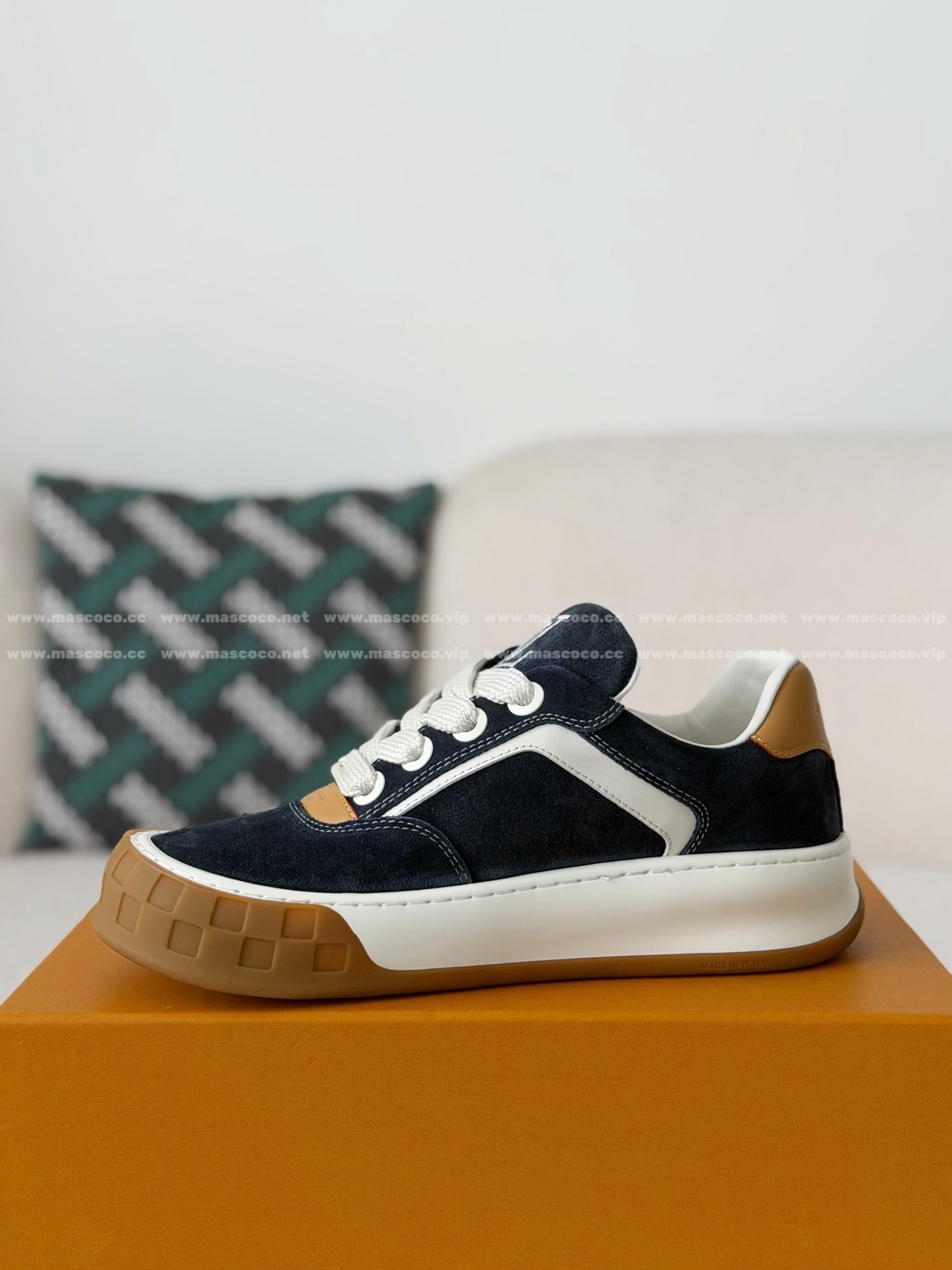「#5385」LOUIS VUITTON TILTED CANVAS LEATHER BOARD SHOES - Image 4