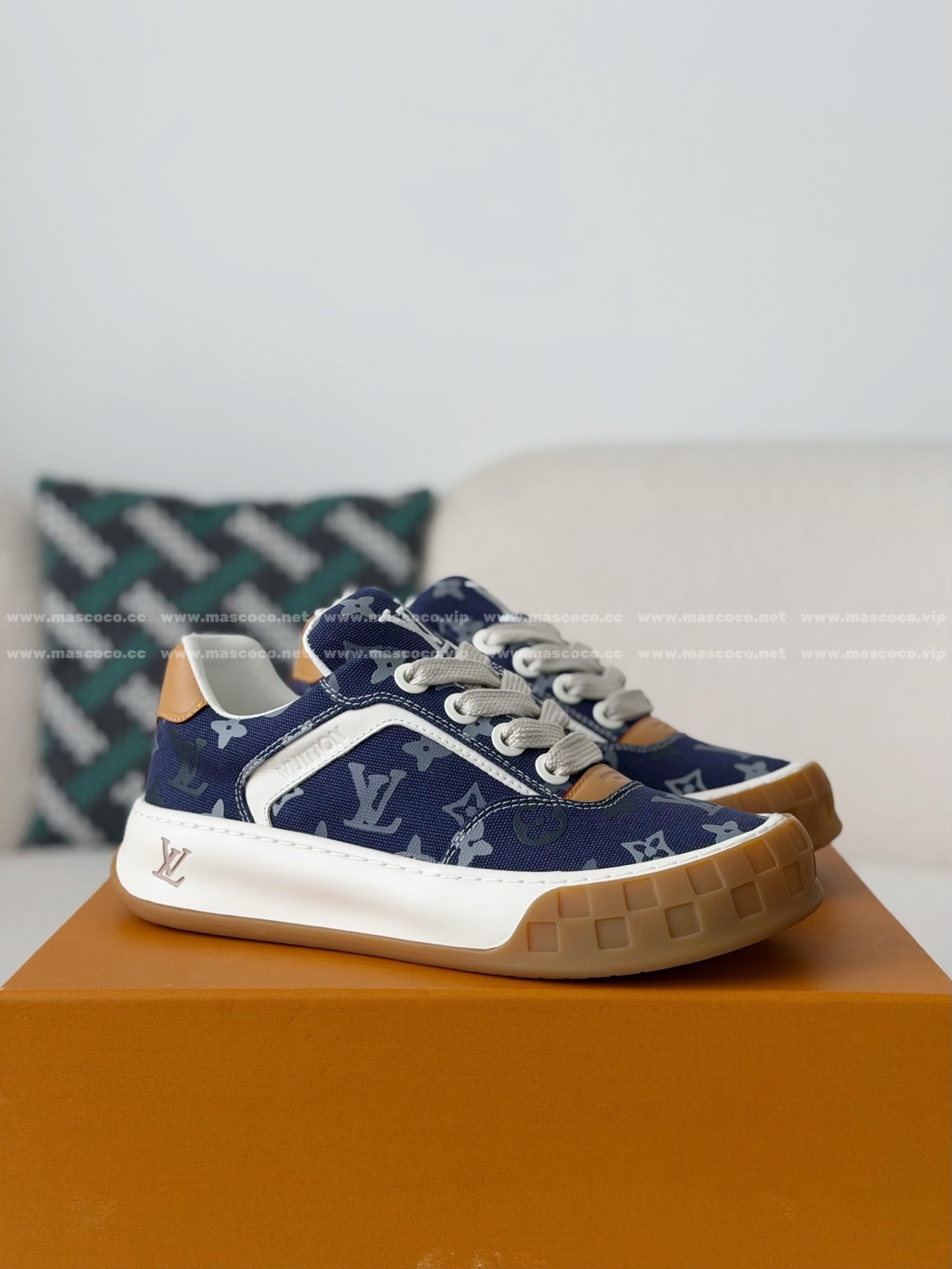 「#5386」LOUIS VUITTON TILTED CANVAS LEATHER BOARD SHOES - Image 2