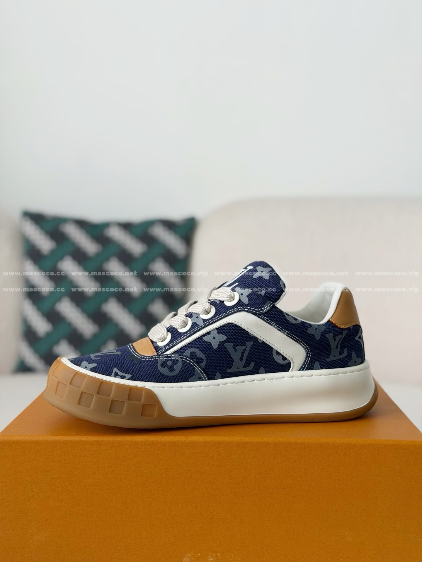 「#5386」LOUIS VUITTON TILTED CANVAS LEATHER BOARD SHOES - Image 4