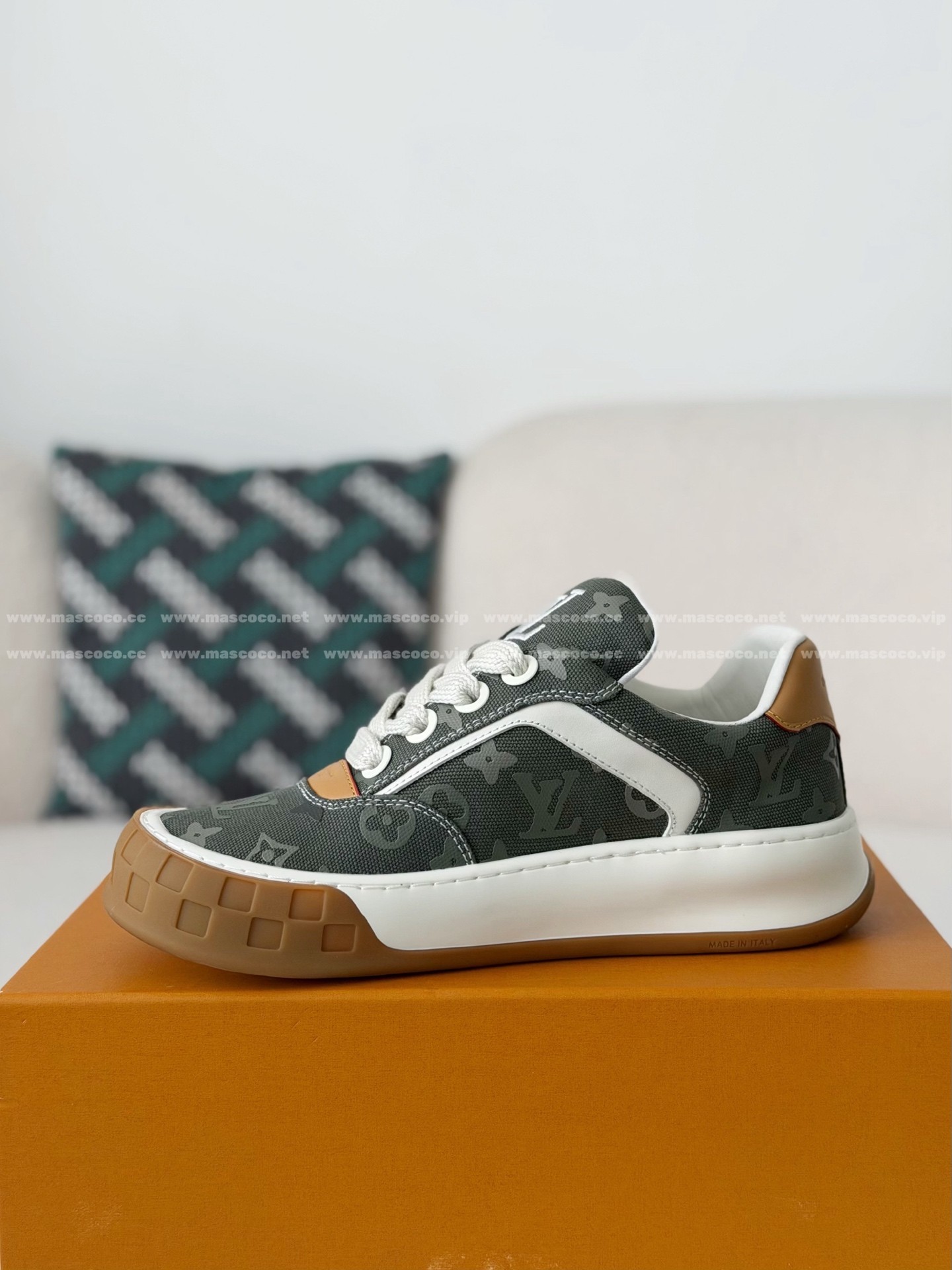 「#5387」LOUIS VUITTON TILTED CANVAS LEATHER BOARD SHOES - Image 4